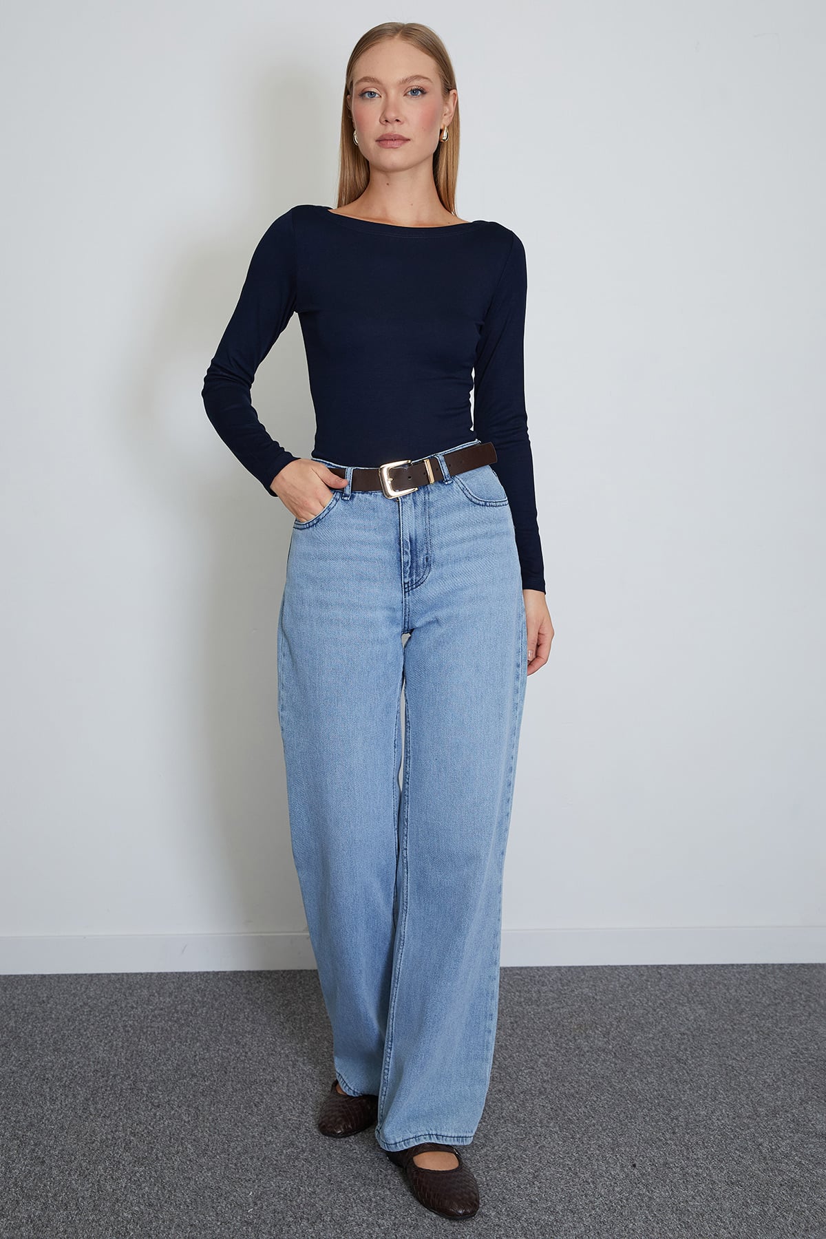 Basic Kayık Yaka Slim Fit Bluz 3