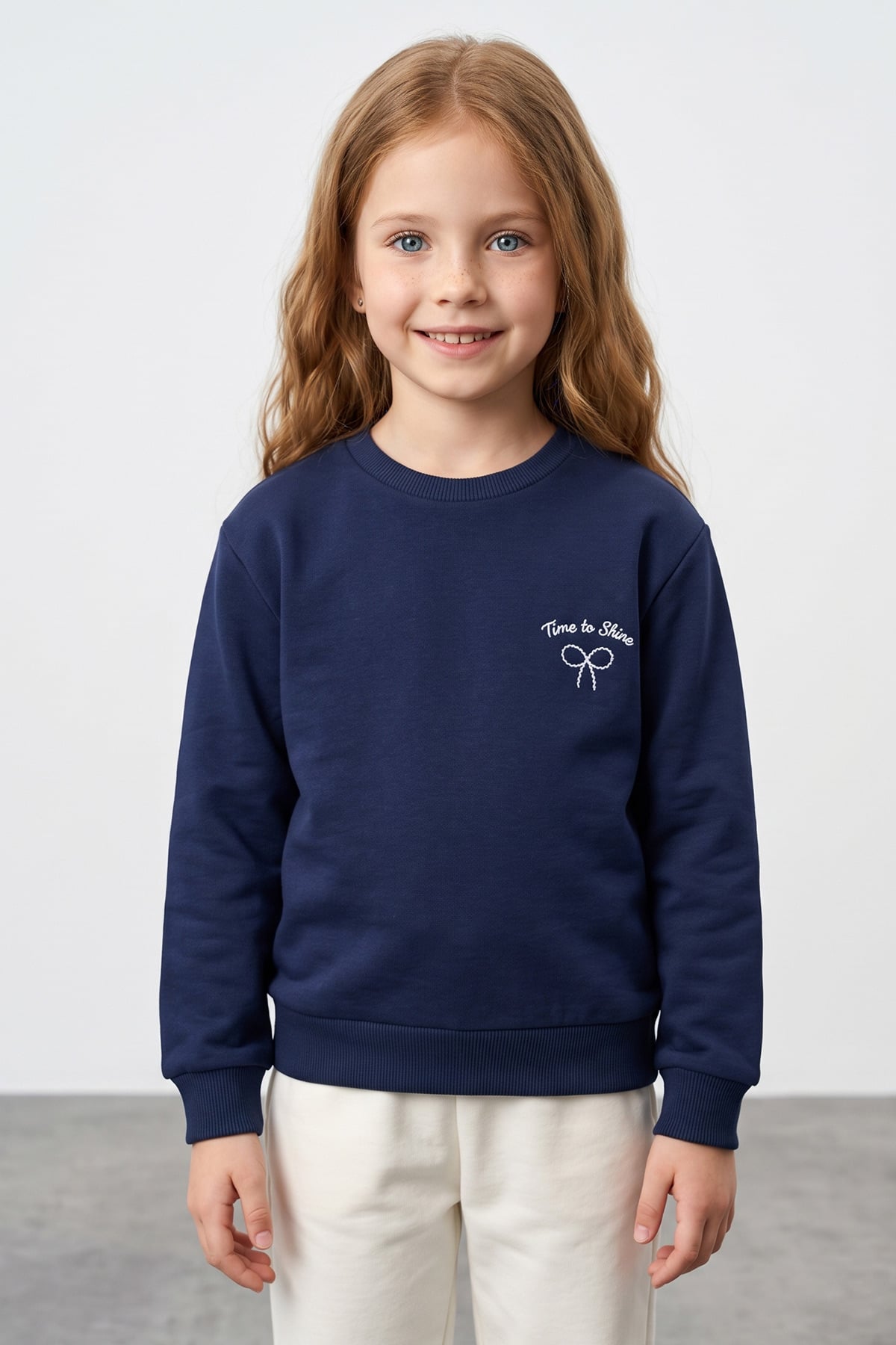 Kız Çocuk Beyaz 3 İplik Fiyonk Nakışlı Bisiklet Yaka Sweatshirt 2