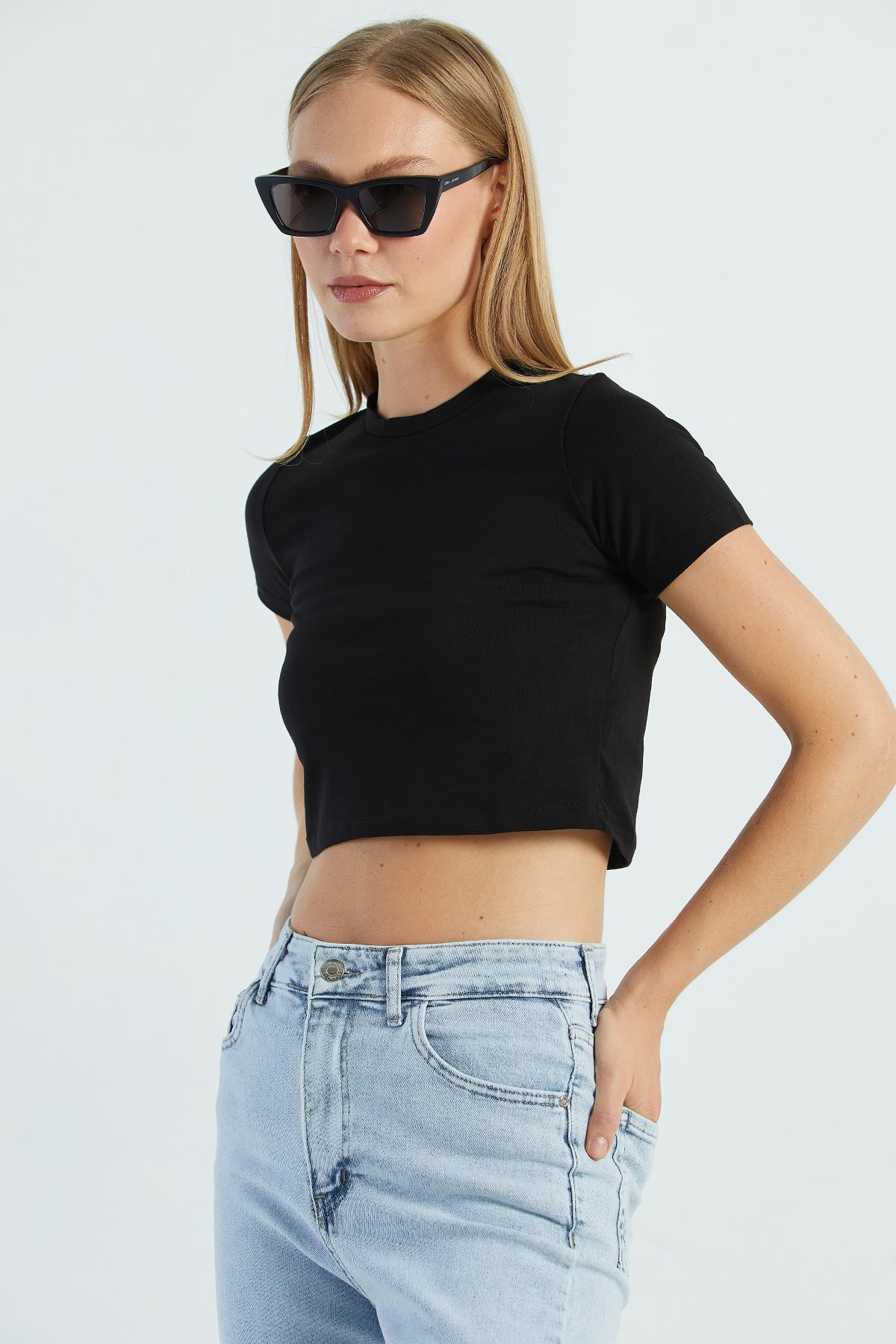 Basic Bisiklet Yaka Crop Tişört 4