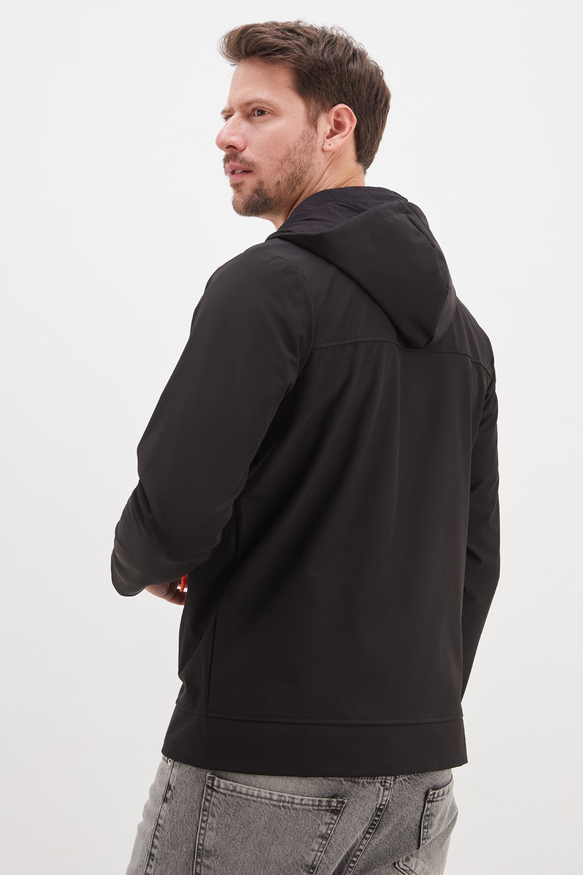Fermuarlı Kapüşonlu Softshell Ceket 8