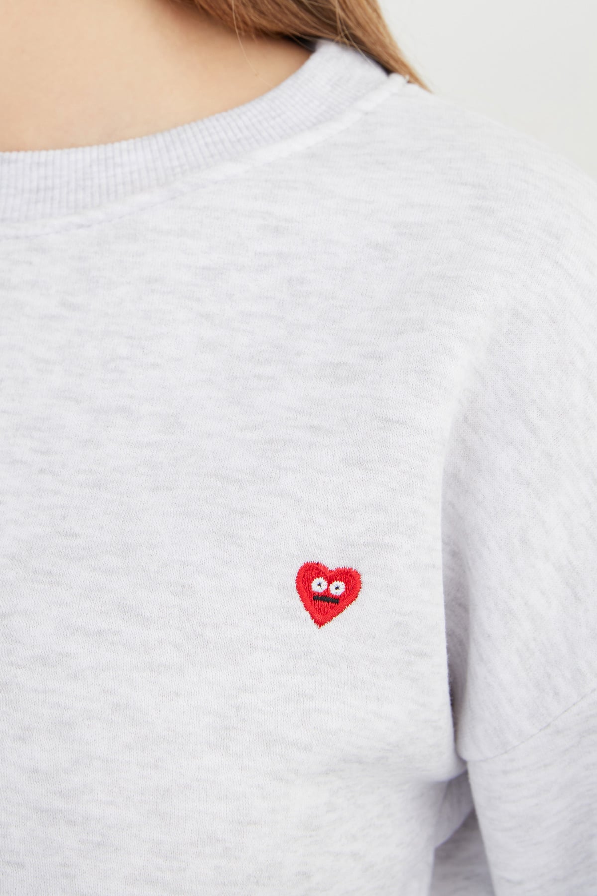 3 İplik Kalp Nakışlı Bisiklet Yaka Sweatshirt 5