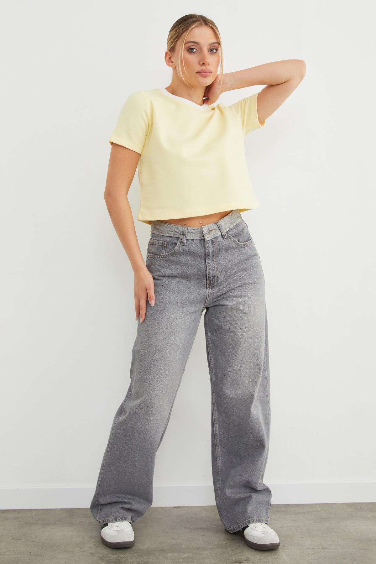Basic Ribana Yaka Mevsimlik Crop Tişört 3