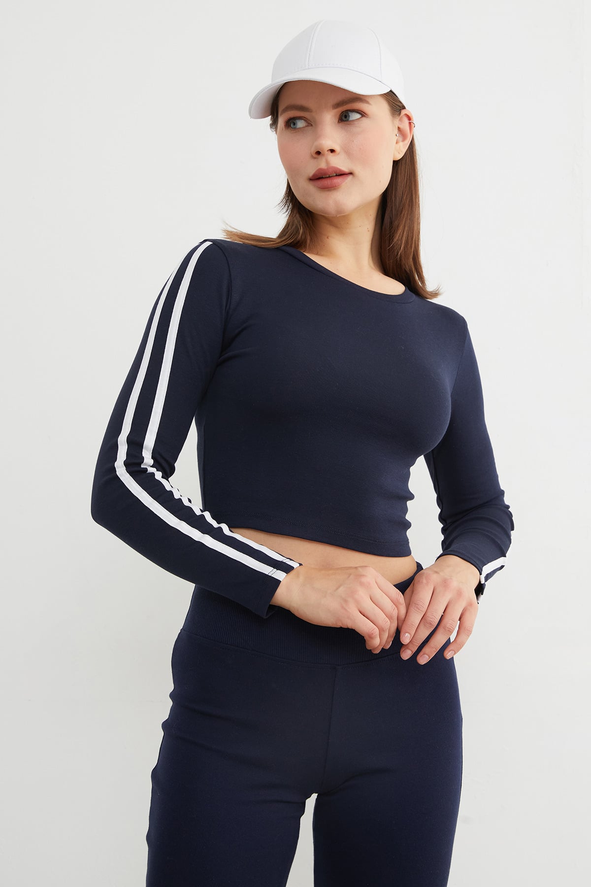 Bisiklet Yaka Kolları Biye Detaylı Crop Body