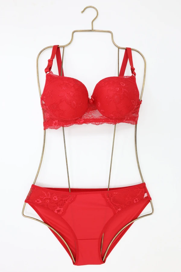 Kadın Kırmızı Dantelli Dolgulu Sütyen Takımı Bralet 4