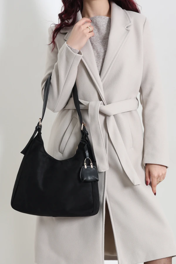 Kadın Siyah Süet Charmlı Omuz ve Kol Çantası 4