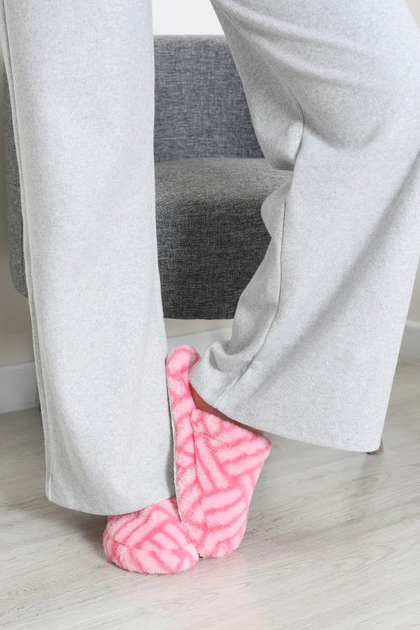 Peluş Desenli Kadın Ev Terliği Pembe 6