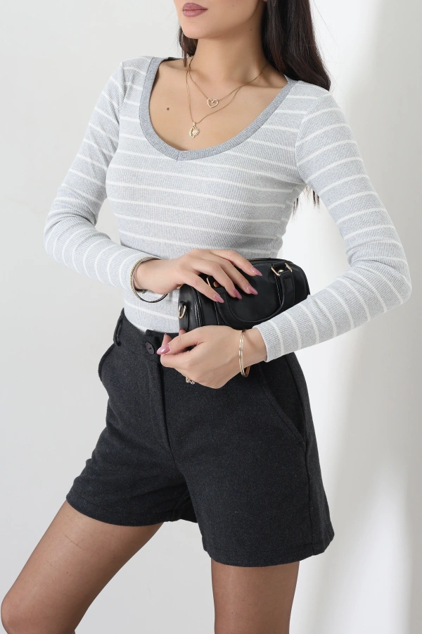 V Yaka Çizgili Kaşkorse Body Gri