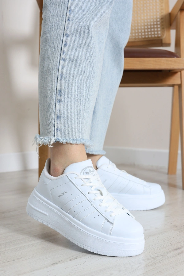 Kadın Beyaz Günlük Spor Ayakkabı Rahat Tabanlı Bağcıklı Sneaker Model 2