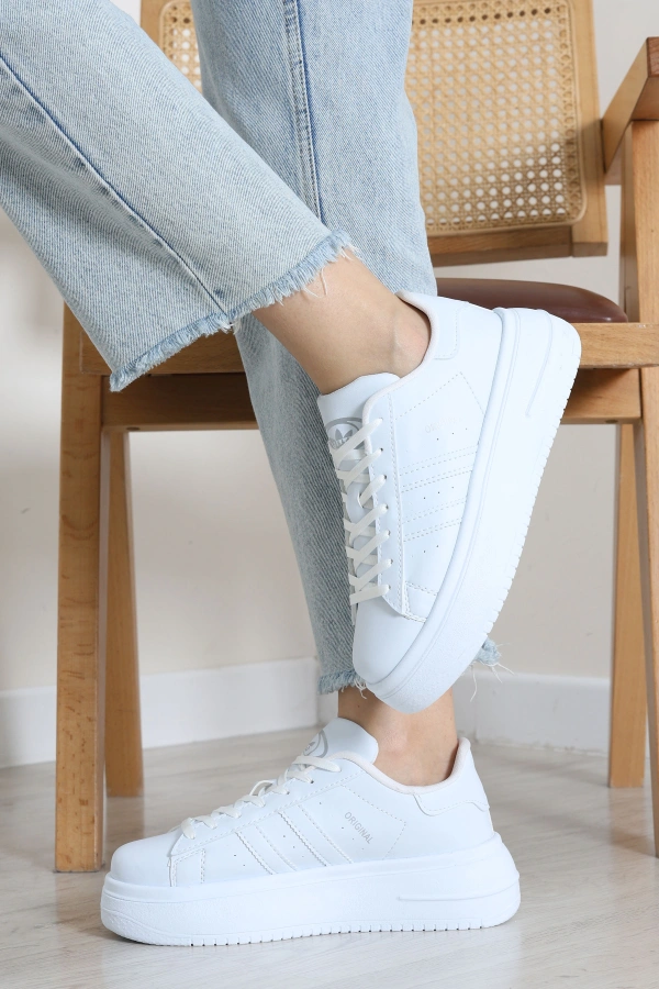 Kadın Beyaz Günlük Spor Ayakkabı Rahat Tabanlı Bağcıklı Sneaker Model 4