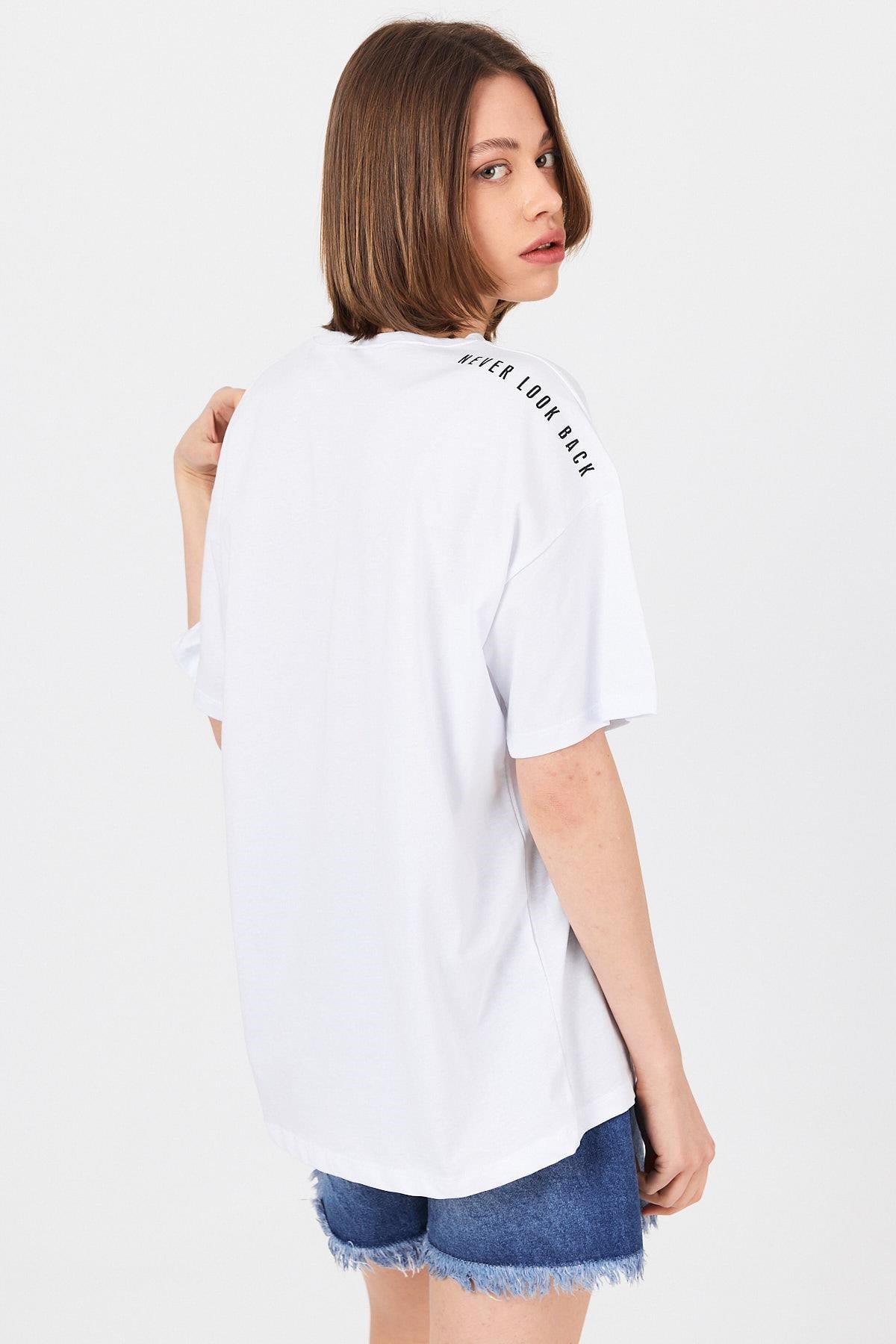 Beyaz Omuz Yazı Baskılı %100 Pamuk Oversize Tişört 2150-30M 6