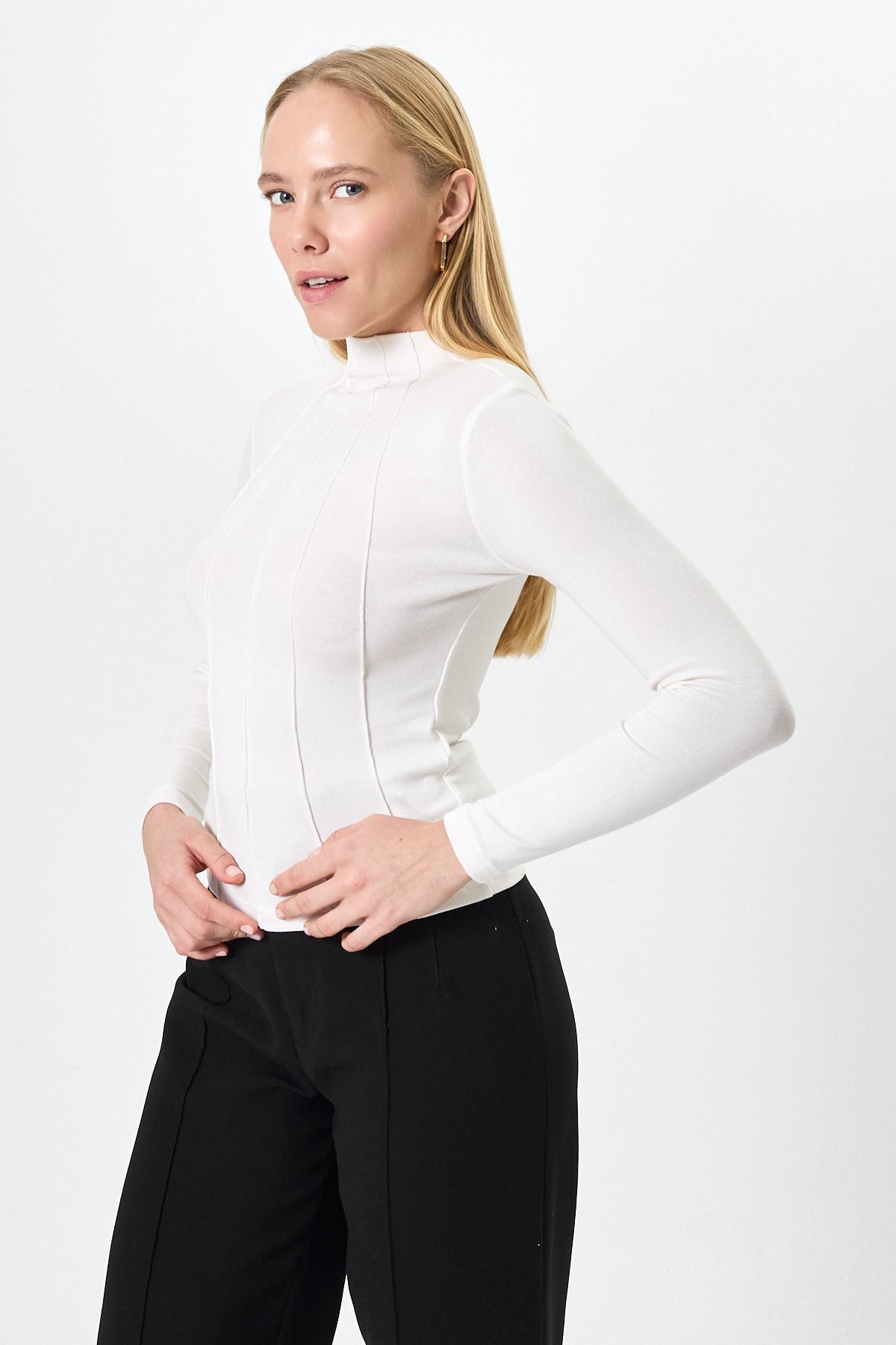 Ekru Uzun Kollu Yarım Balıkçı Yaka Dikiş Detaylı Kadın Body 8225A 2