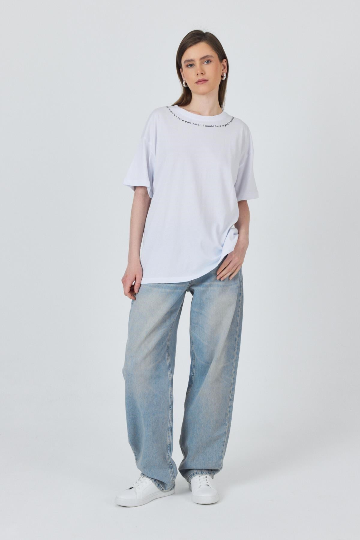 Beyaz Yaka Yazı Baskılı Oversize Pamuklu Tişört 2150-34M 2