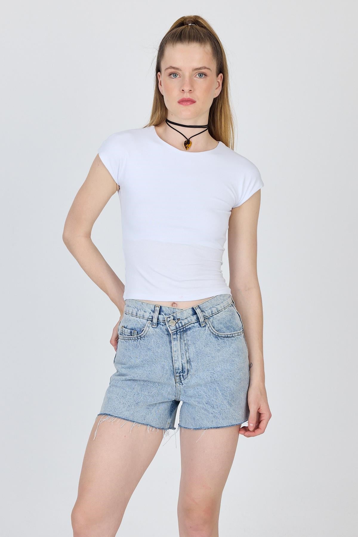 Beyaz Bisiklet Yaka Pamuklu Slim Fit Tişört 9190