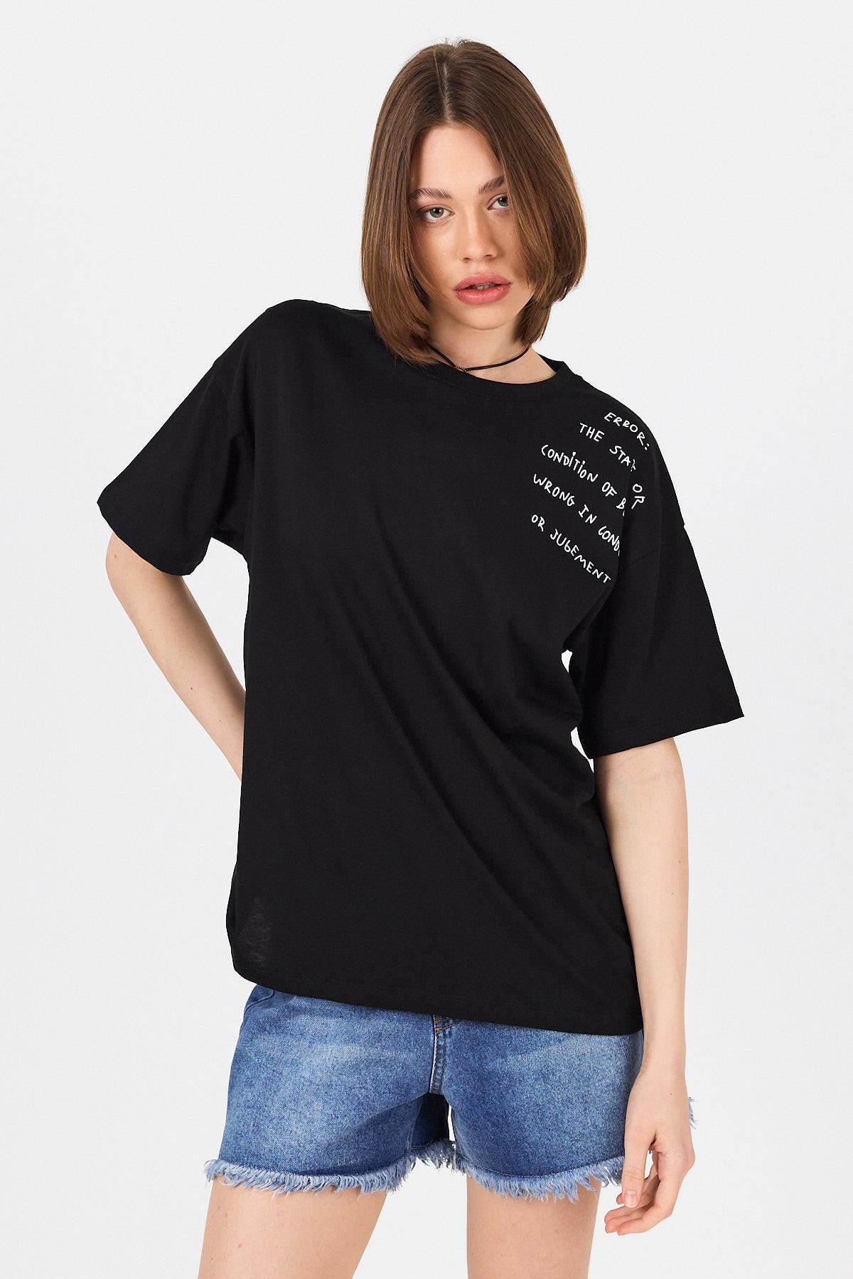 Siyah Göğüs Yazı Baskılı Pamuklu Oversize Tişört 2150-31M 3