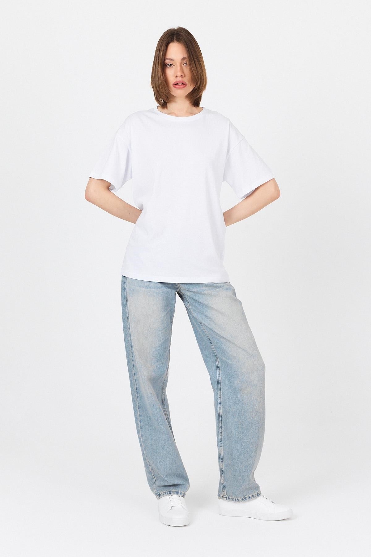 Beyaz Arka Yazı Baskılı Kalpli %100 Pamuk Oversize Tişört 2150-33M 8