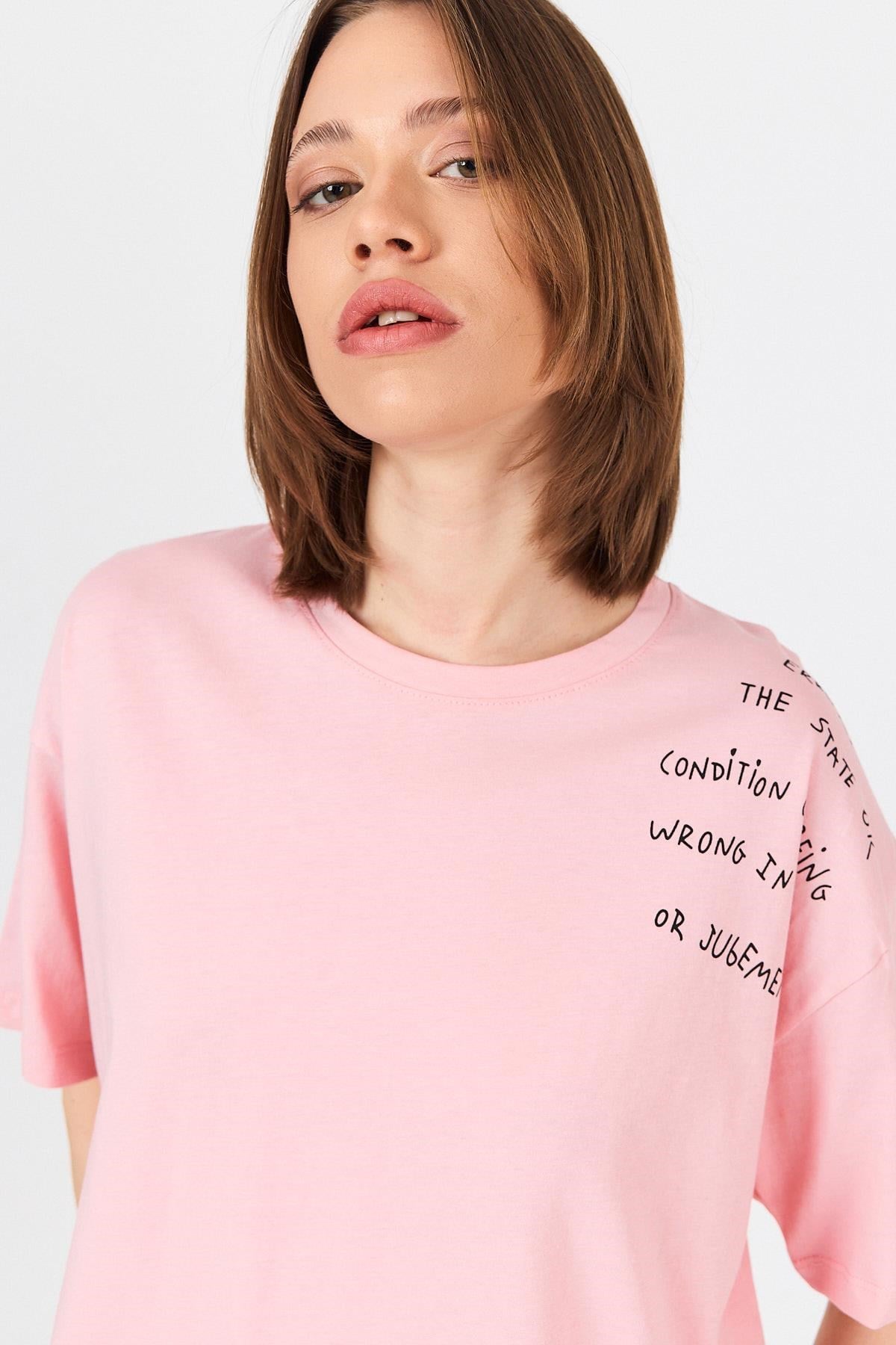 Pembe Göğüs Yazı Baskılı Pamuklu Oversize Tişört 2150-31M 4