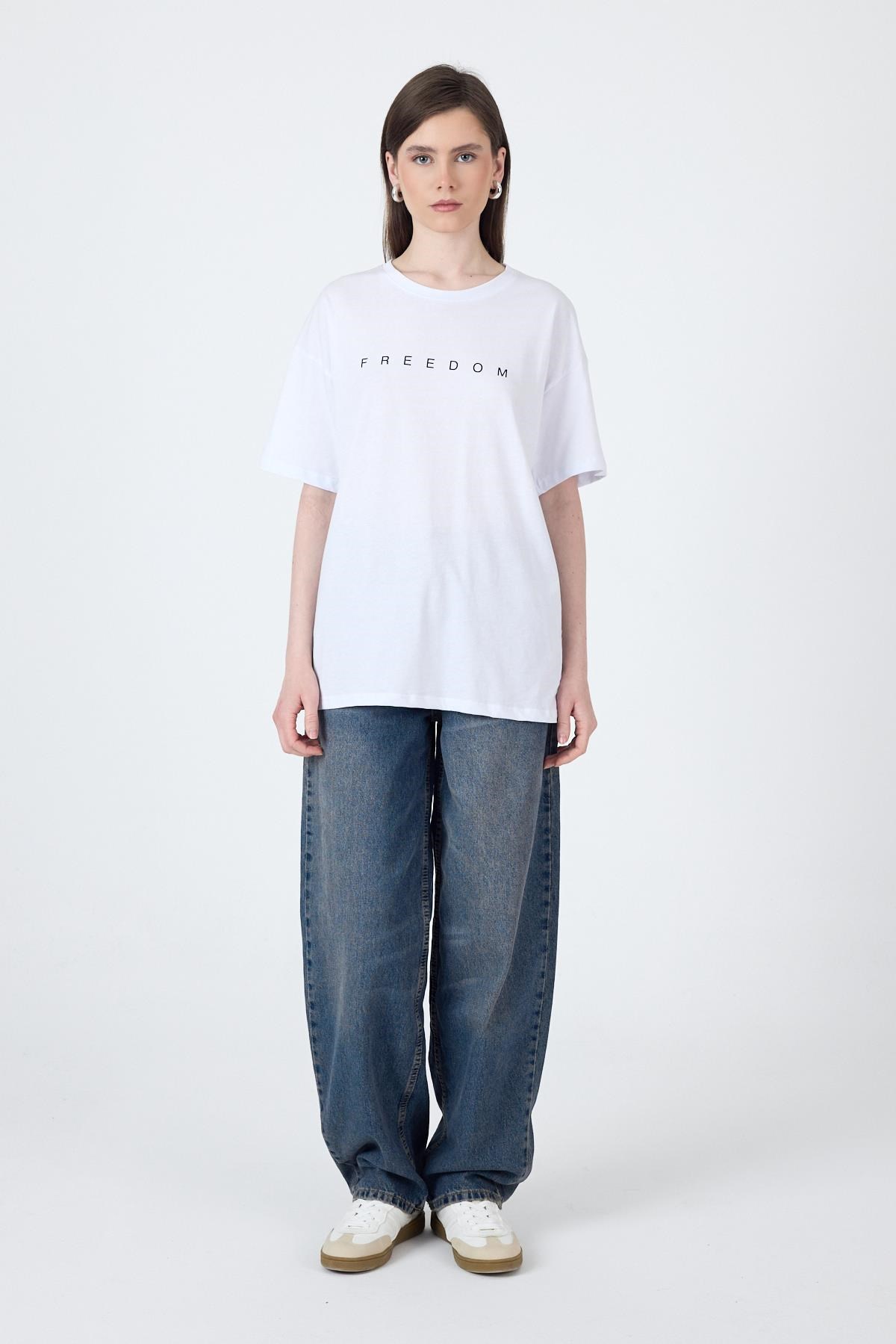 Beyaz Yazı Baskılı Pamuklu Oversize Tişört 2150-3M 3