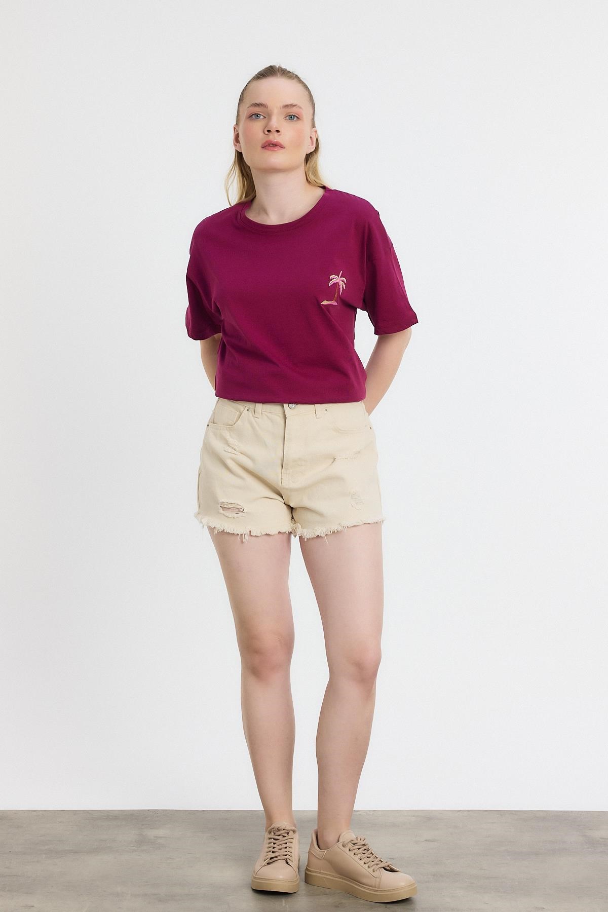 Bisiklet Yaka Nakışlı Tişört 2150-16M Bordo 3