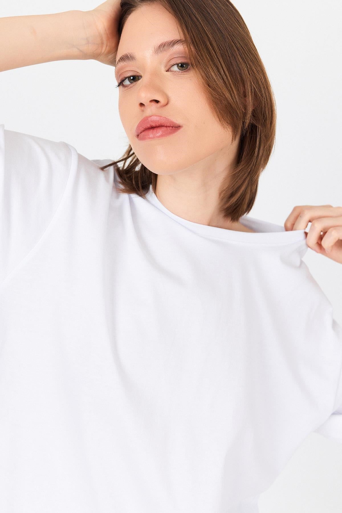 Beyaz Arka Yazı Baskılı Kalpli %100 Pamuk Oversize Tişört 2150-33M 4