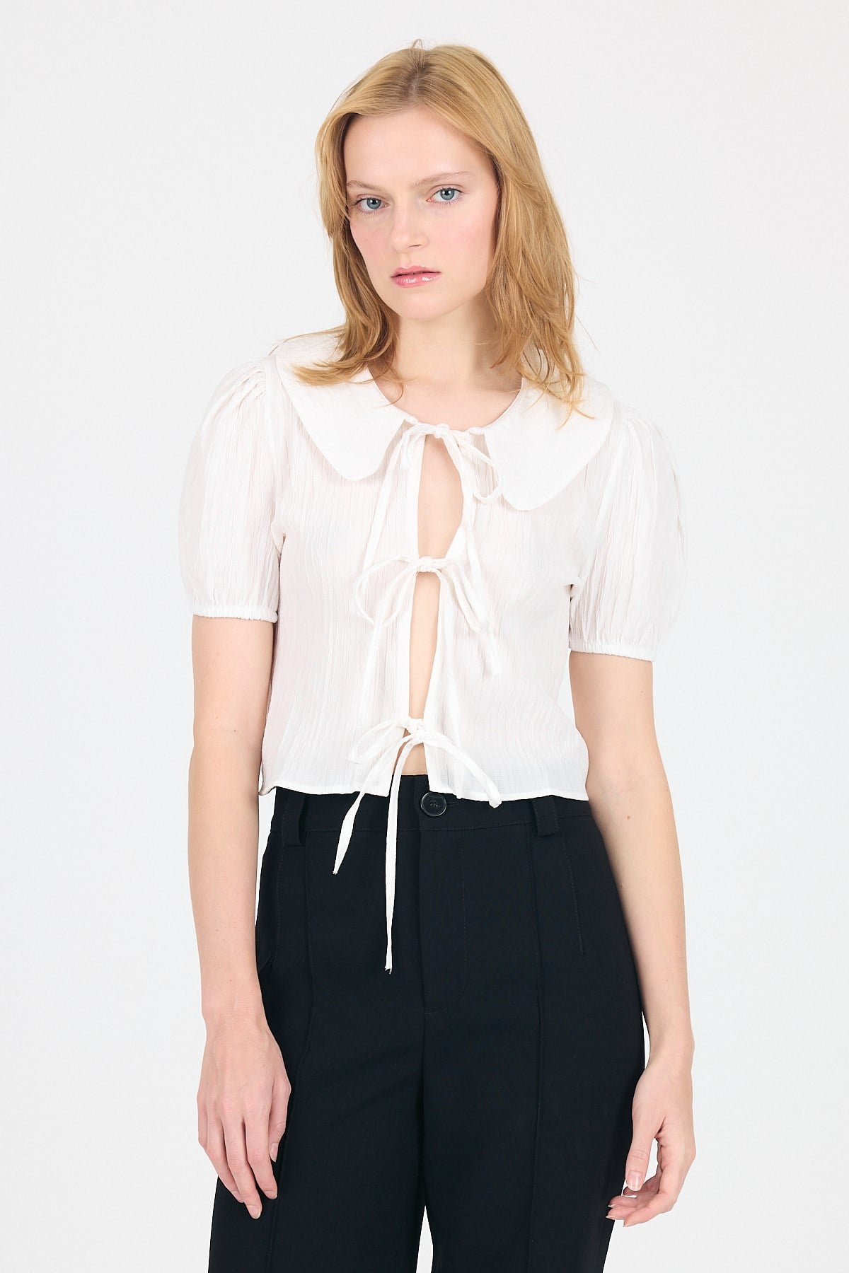 Beyaz Bağlama Detaylı Bebe Yaka Crop Bluz 8064 6