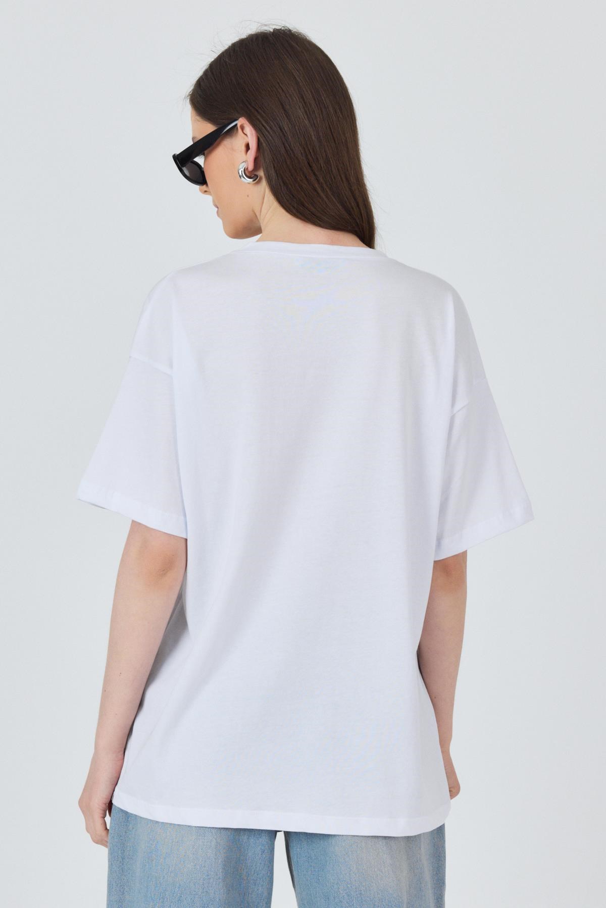 Beyaz Yaka Yazı Baskılı Oversize Pamuklu Tişört 2150-34M 5