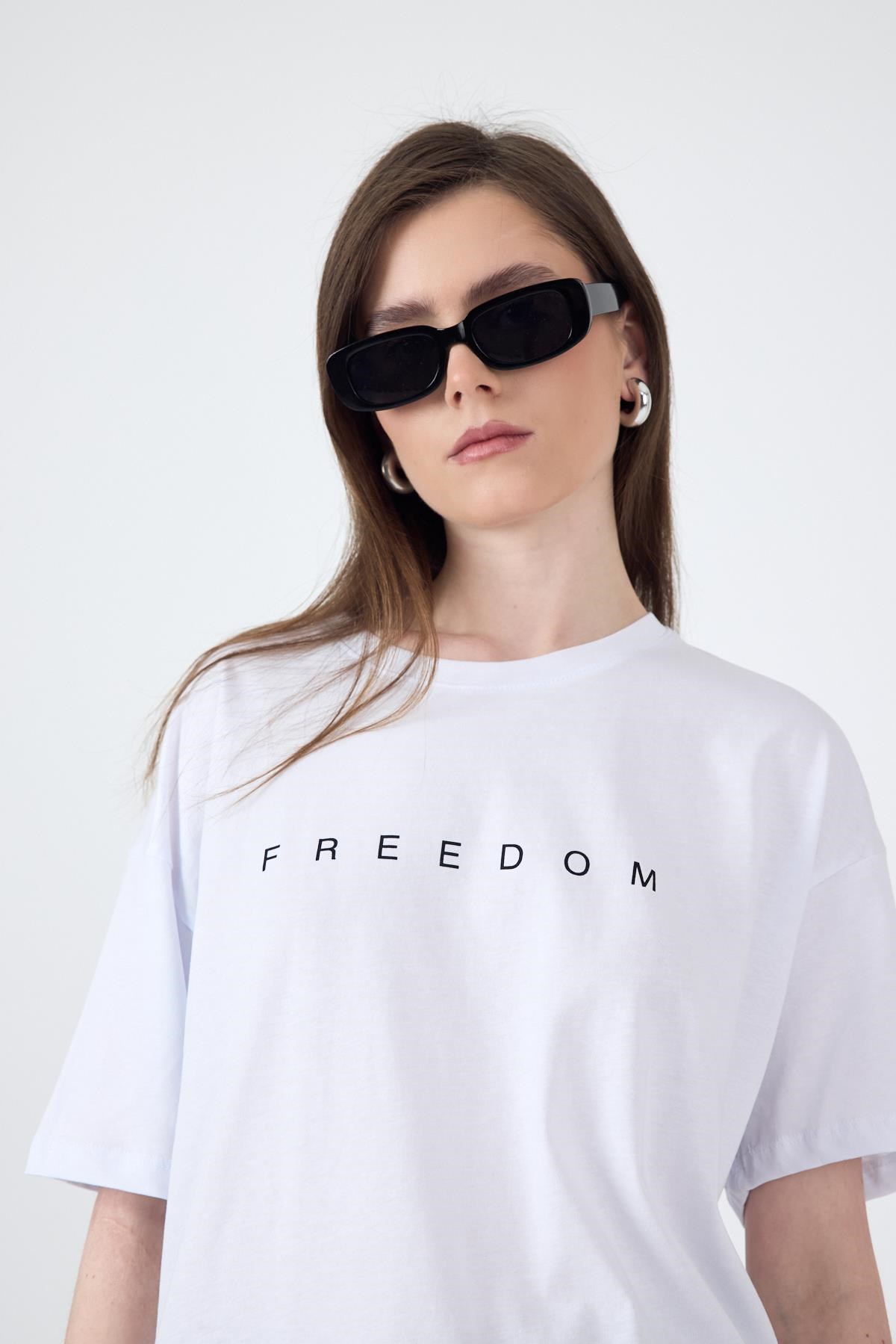 Beyaz Yazı Baskılı Pamuklu Oversize Tişört 2150-3M 4