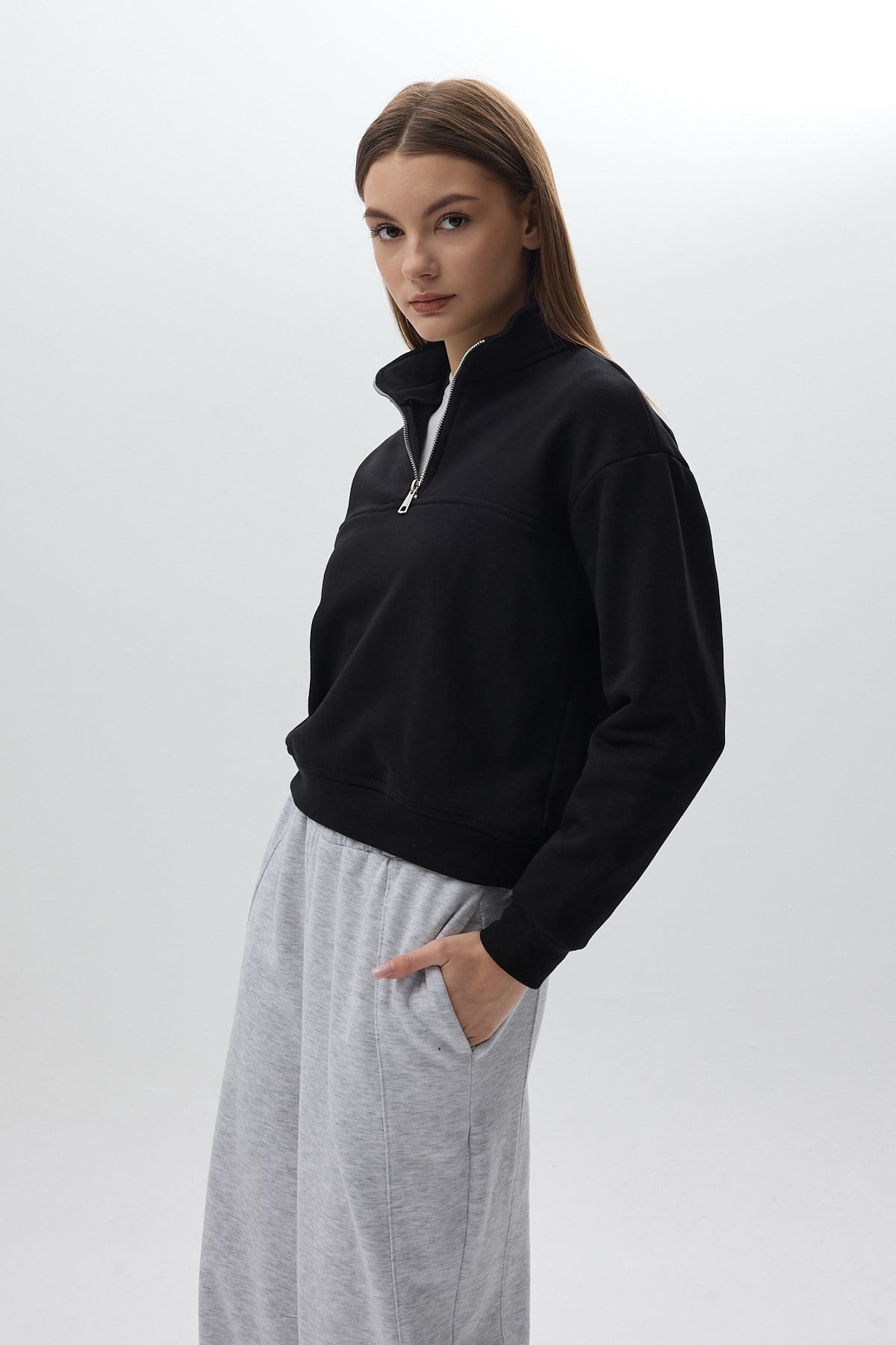 Siyah Dik Yaka Önü Fermuar Detaylı Kadın Sweatshirt 3110A