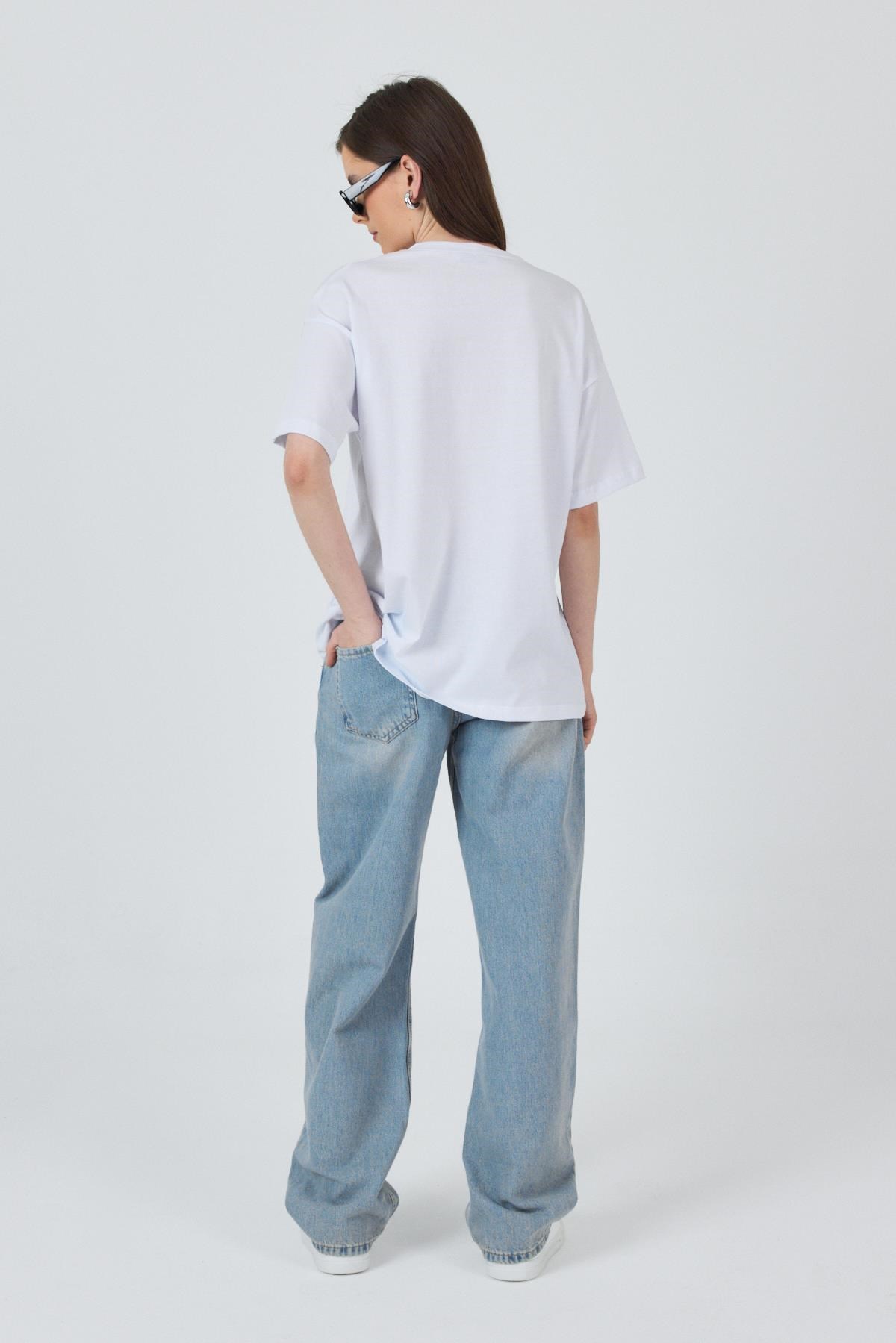 Beyaz Yaka Yazı Baskılı Oversize Pamuklu Tişört 2150-34M 6