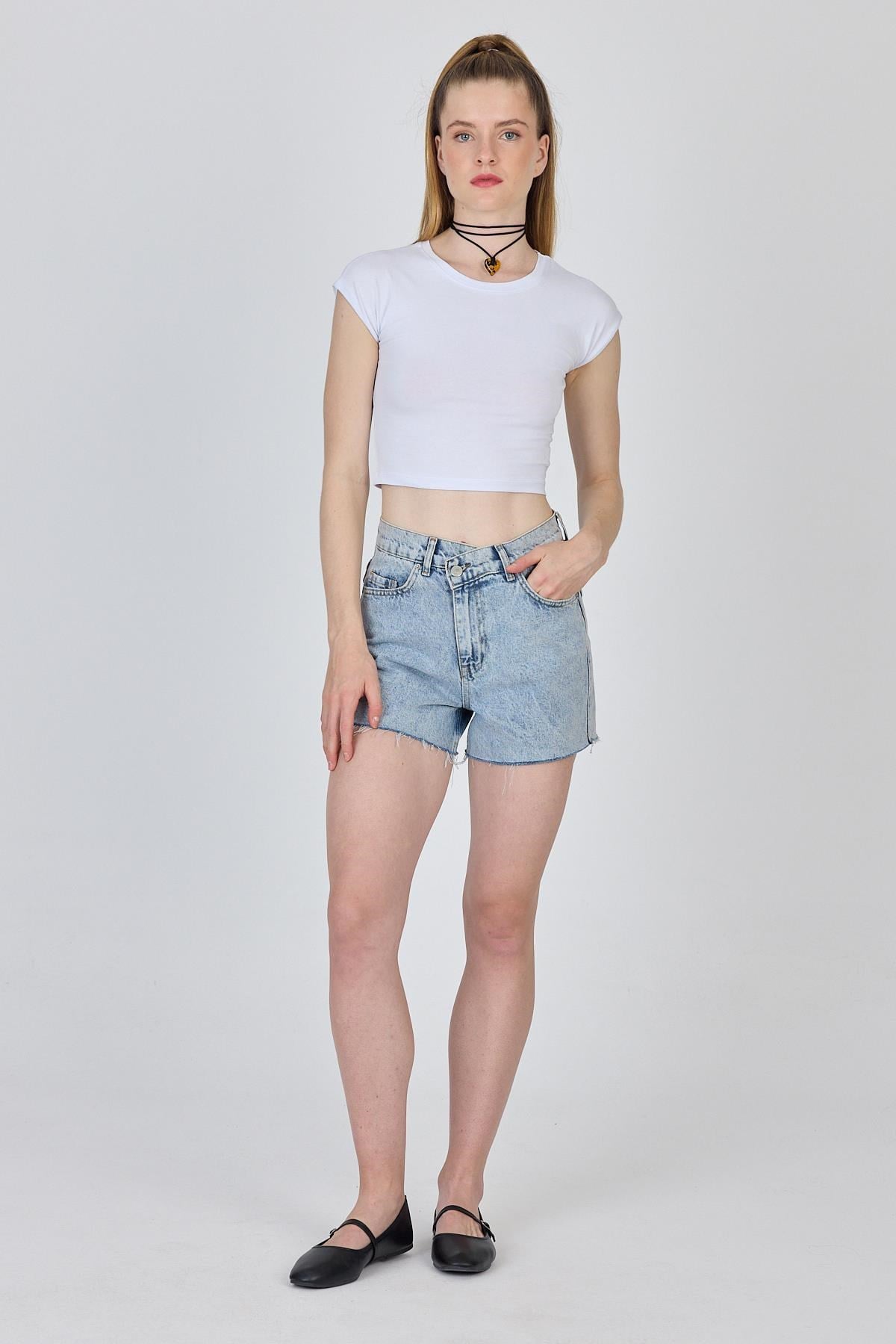 Beyaz Bisiklet Yaka Pamuklu Slim Fit Crop Tişört 9199M 3