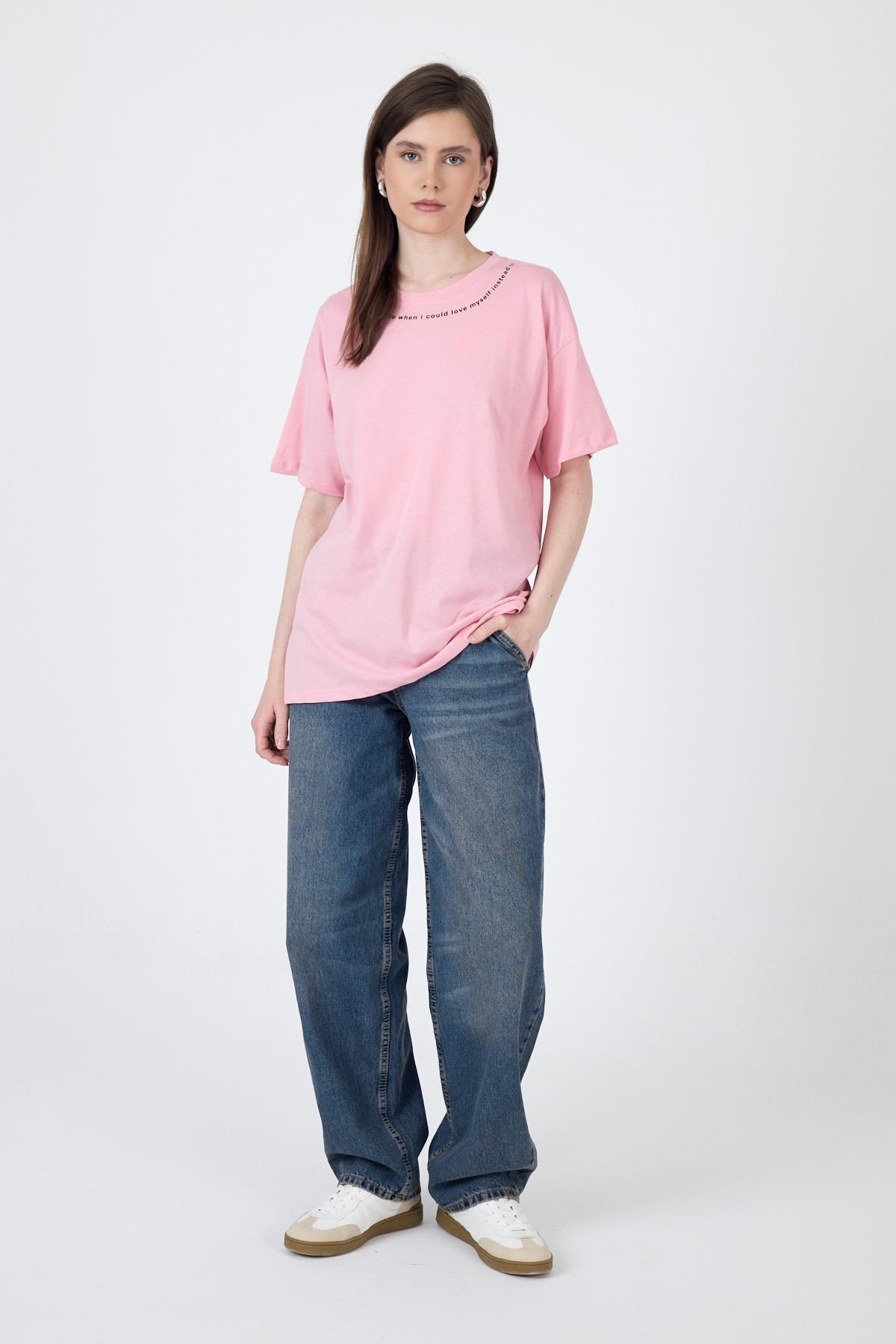 Pembe Yaka Yazı Baskılı Oversize Pamuklu Tişört 2150-34M 3