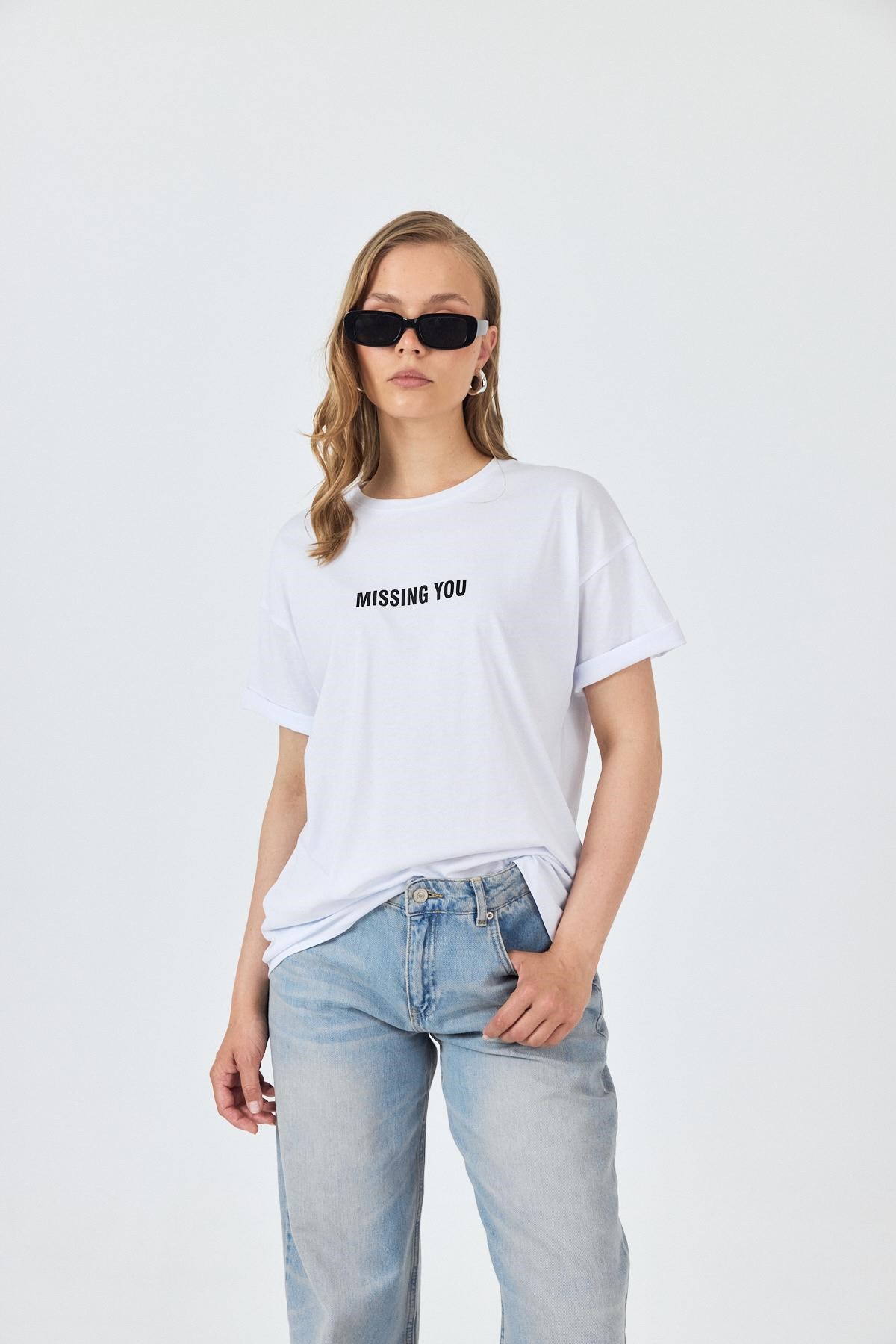 Beyaz Yazı Baskılı Pamuklu Oversize Tişört 2150-6M