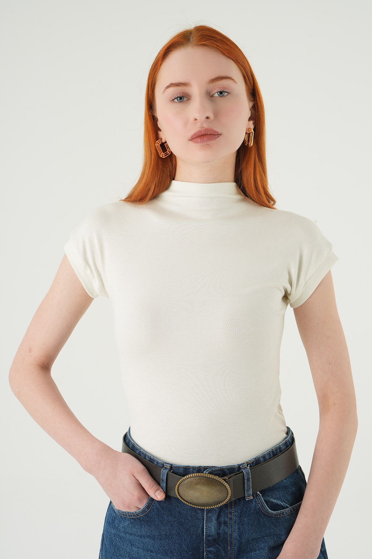 Ekru Dik Yaka Kısa Kol Body 8174A