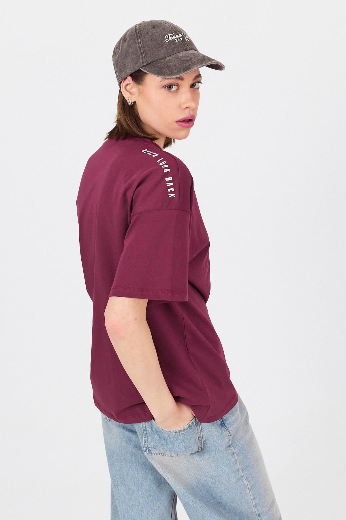 Bordo Omuz Yazı Baskılı %100 Pamuk Oversize Tişört 2150-30M 7