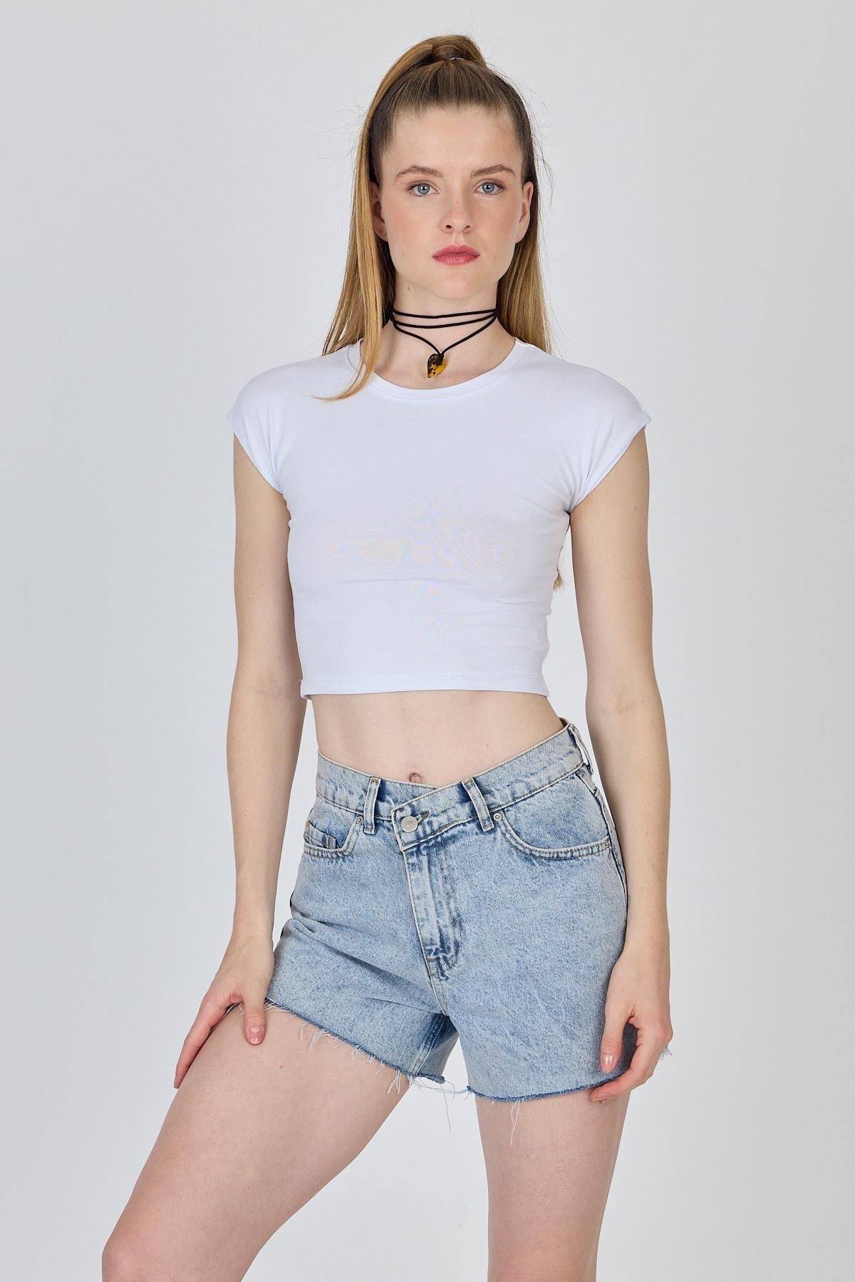 Beyaz Bisiklet Yaka Pamuklu Slim Fit Crop Tişört 9199M 2