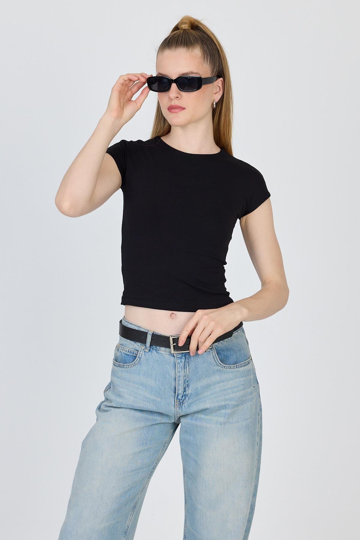 Siyah Bisiklet Yaka Pamuklu Slim Fit Tişört 9190 6