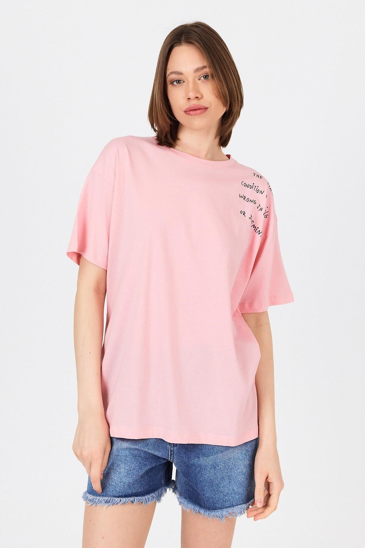 Pembe Göğüs Yazı Baskılı Pamuklu Oversize Tişört 2150-31M 2