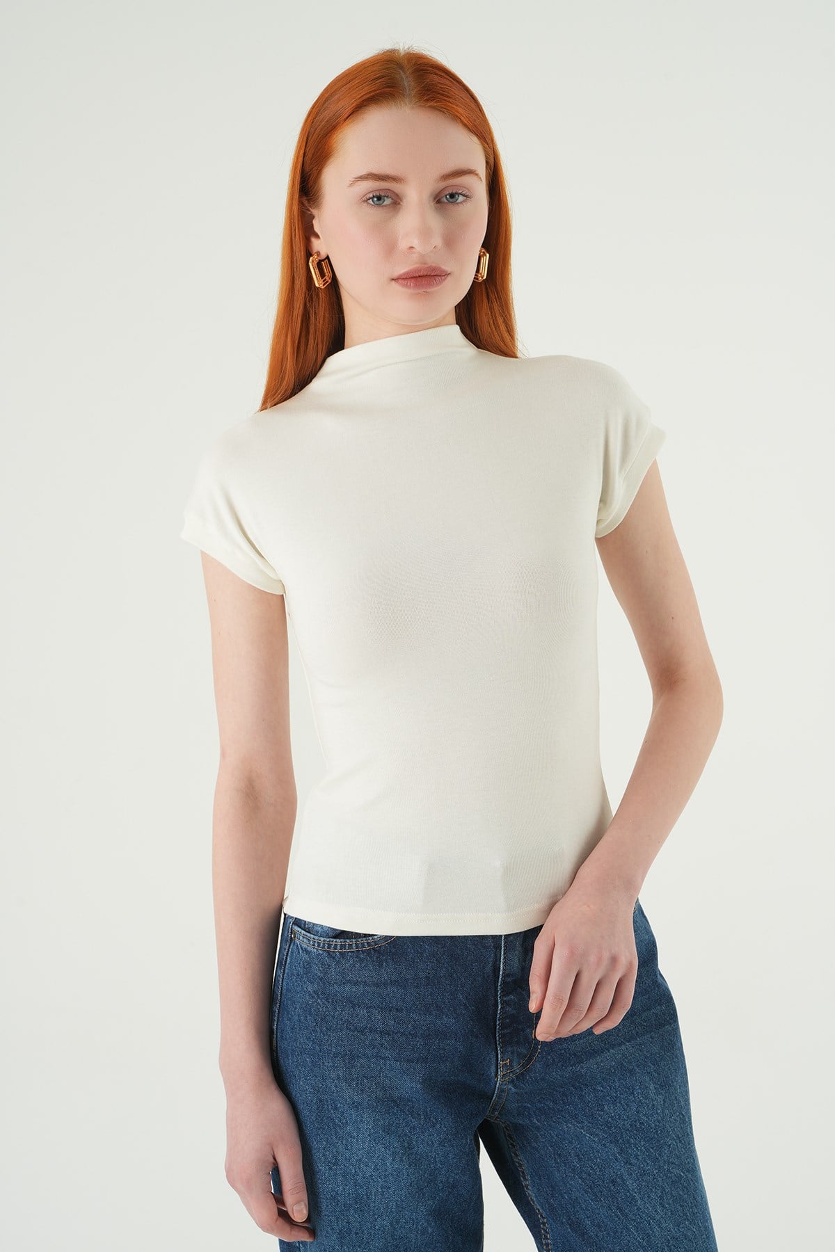 Ekru Dik Yaka Kısa Kol Body 8174A 7