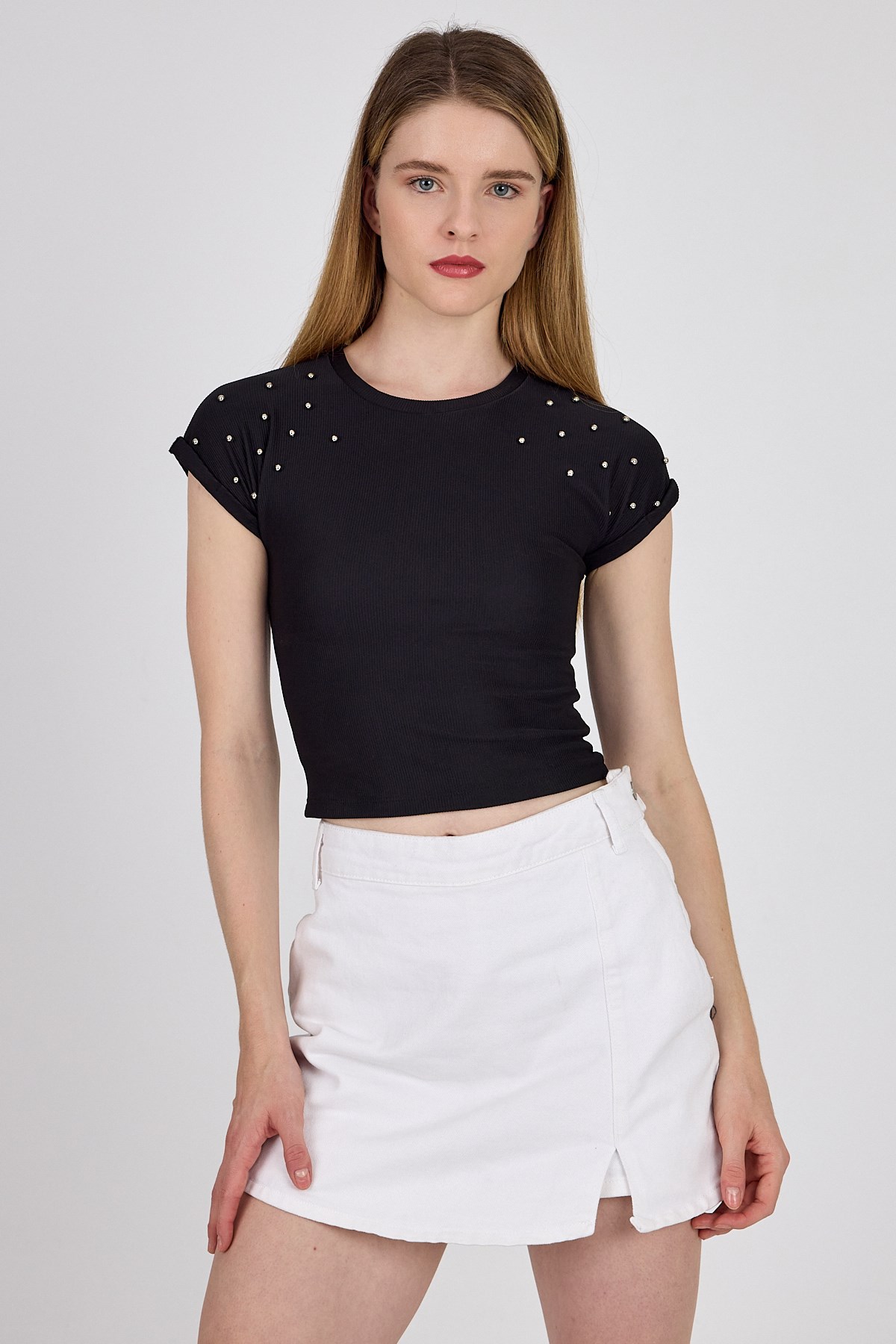 Siyah Omuz Boncuk Detaylı Slim Fit Crop Tişört 9208M