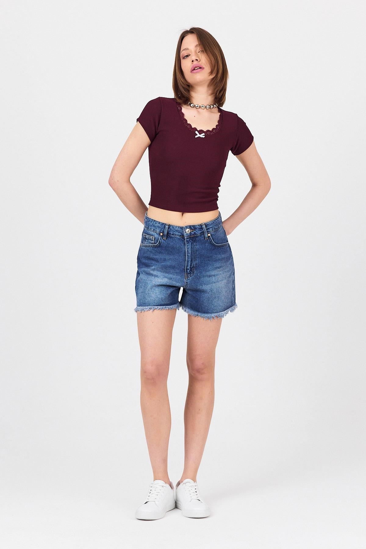 Bordo Dantel Yaka Fiyonk Detaylı Crop Tişört 2207 3