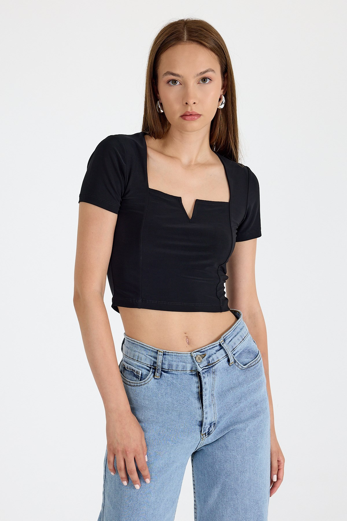 Siyah Kare Yaka V Kesim Detaylı Crop Bluz 10432