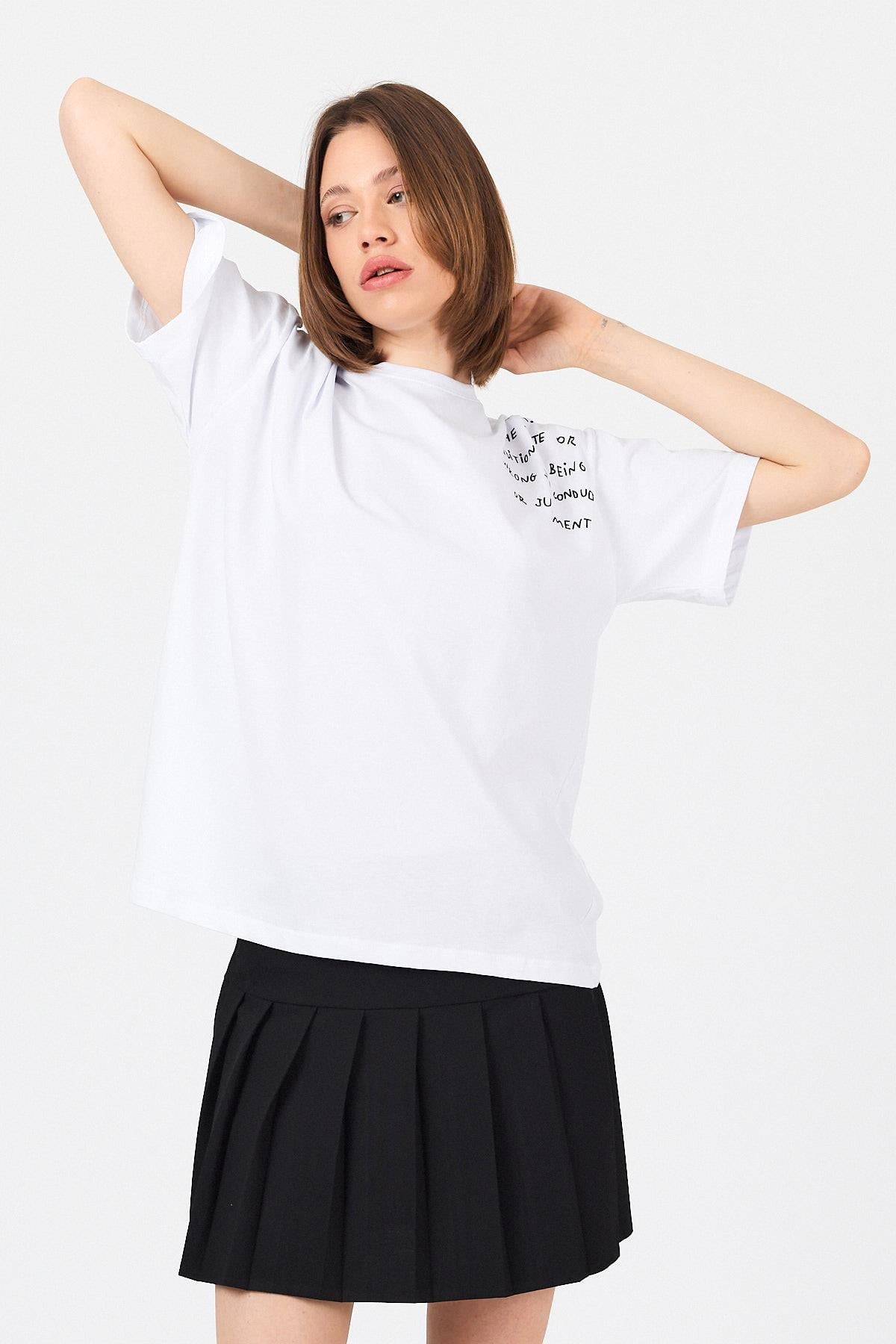 Beyaz Göğüs Yazı Baskılı Pamuklu Oversize Tişört 2150-31M 8