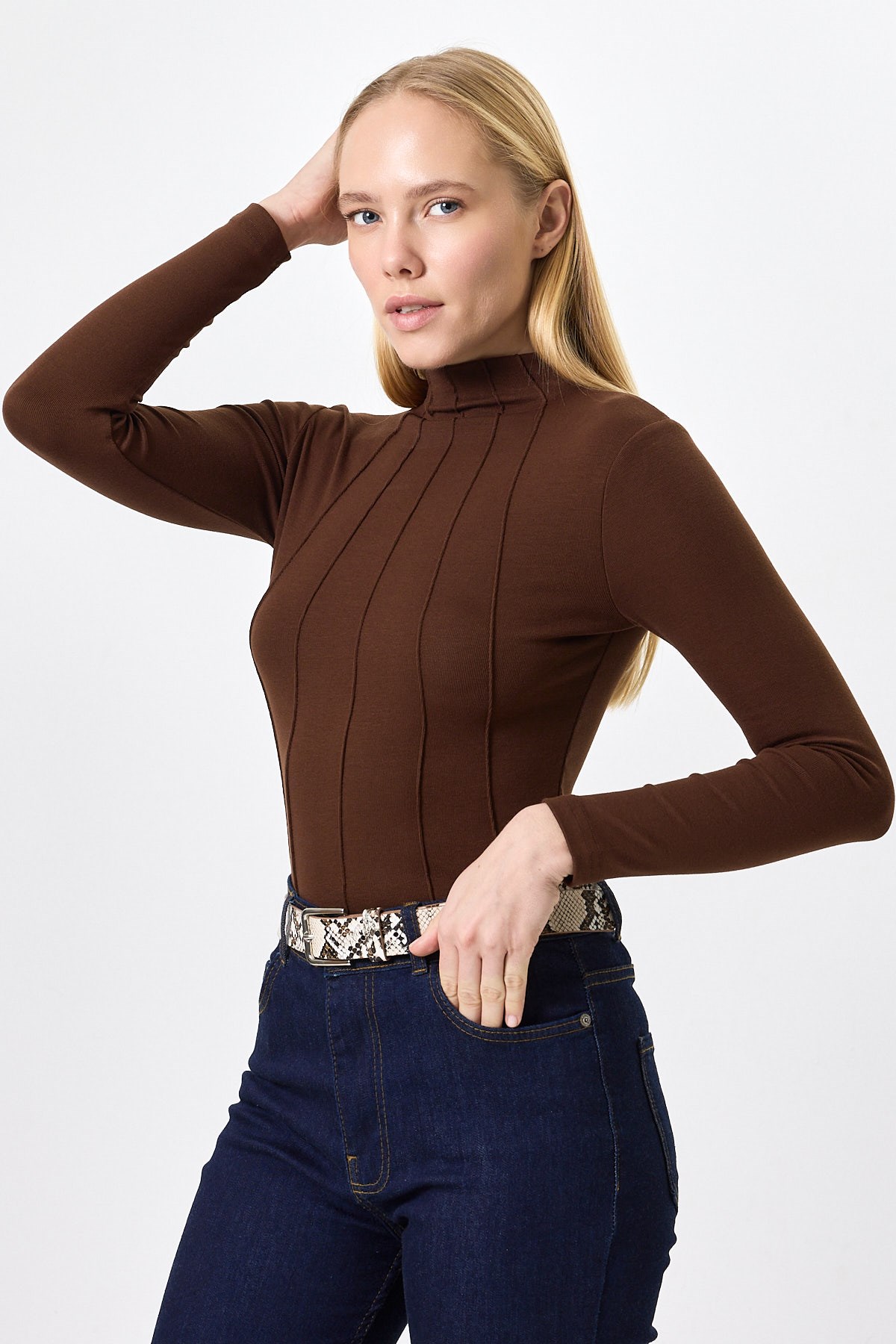Kahverengi Uzun Kollu Yarım Balıkçı Yaka Dikiş Detaylı Kadın Body 8225A 6