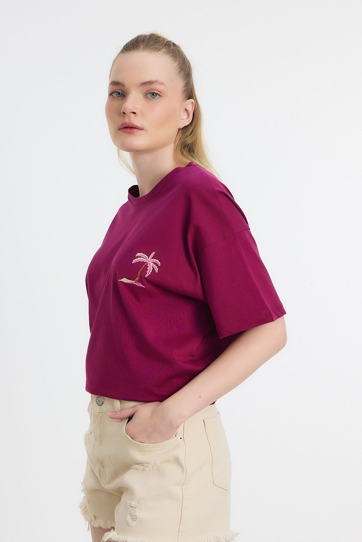 Bisiklet Yaka Nakışlı Tişört 2150-16M Bordo 6