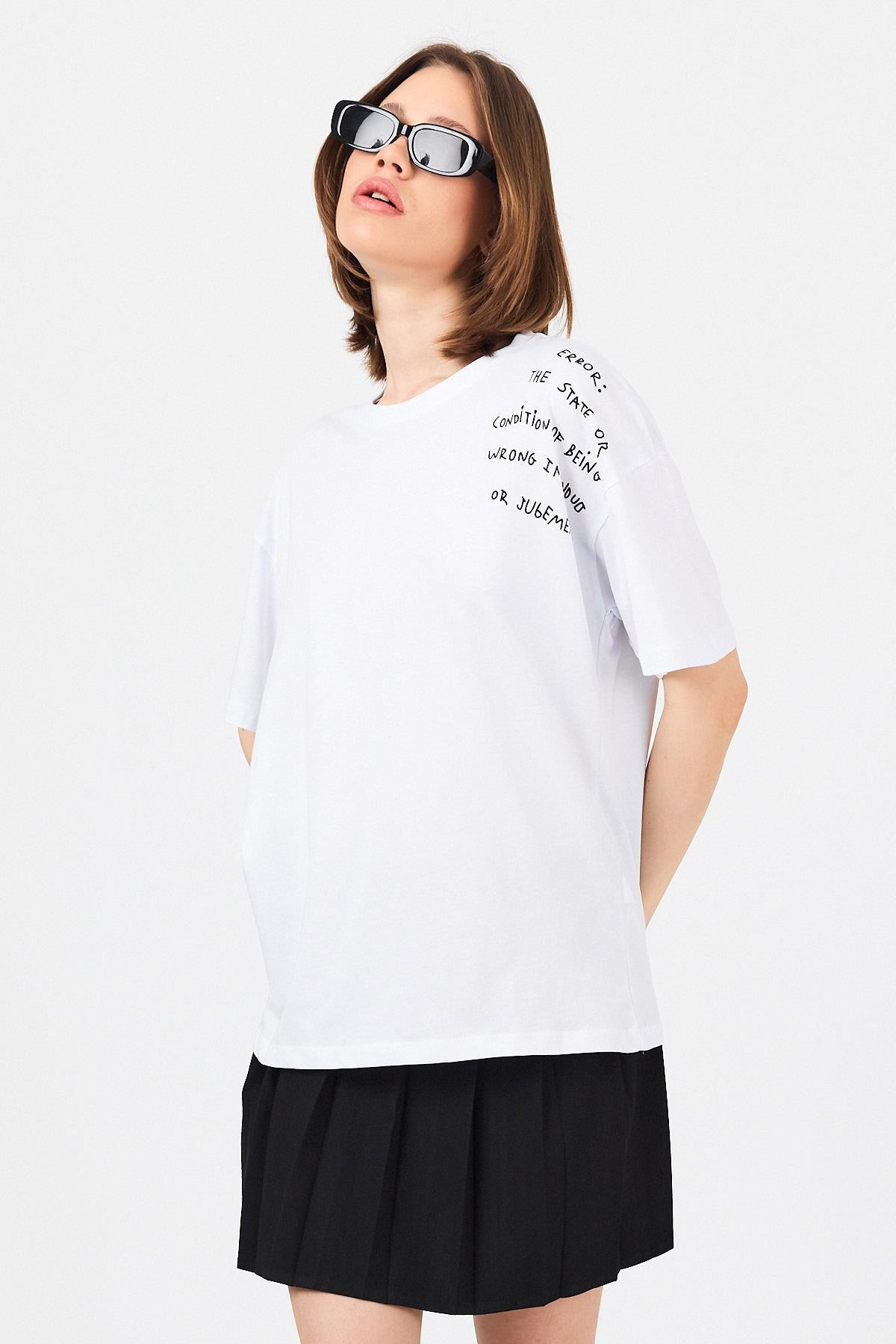 Beyaz Göğüs Yazı Baskılı Pamuklu Oversize Tişört 2150-31M 3