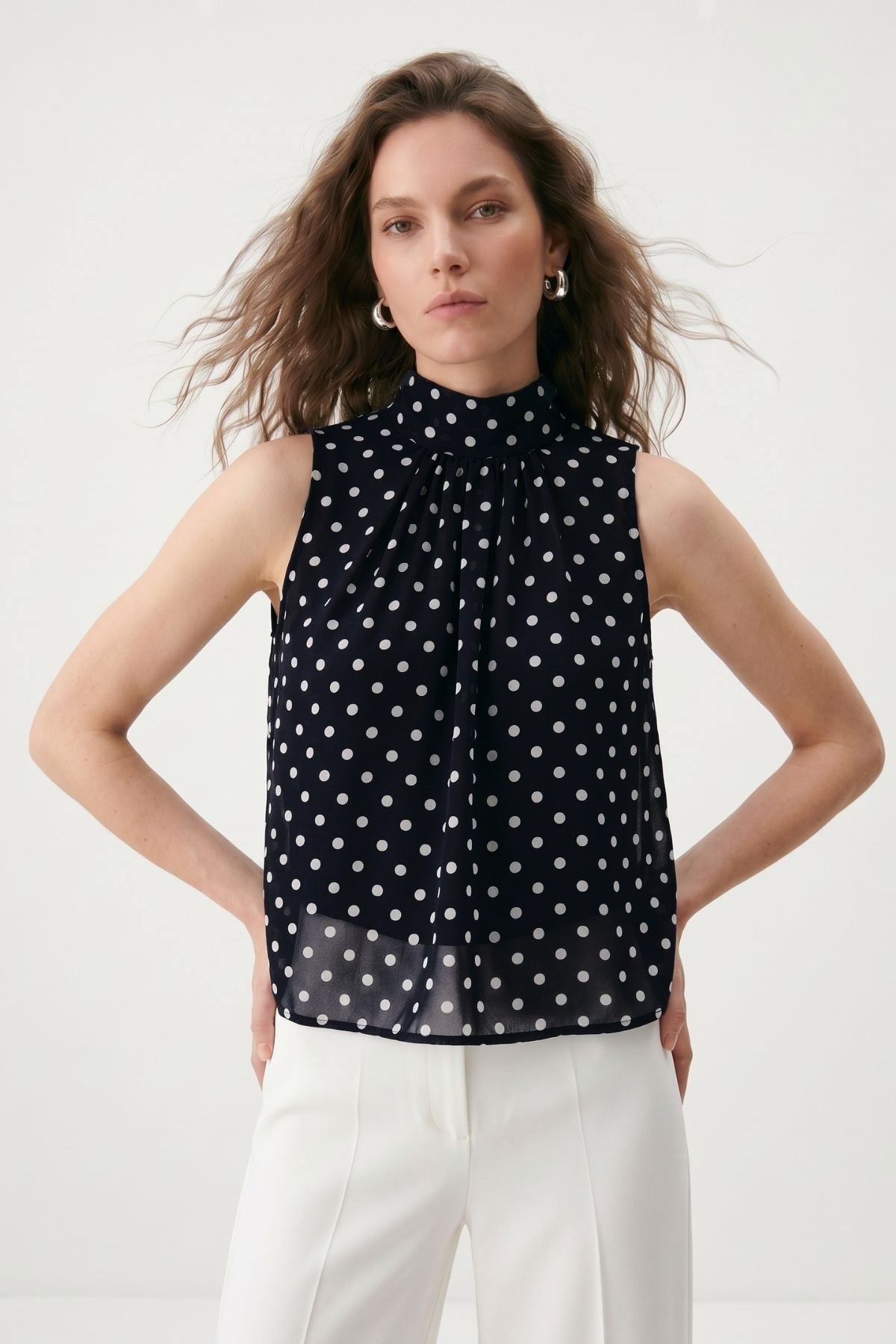 Halter Yaka Puantiyeli Şifon Bluz 2932 Siyah