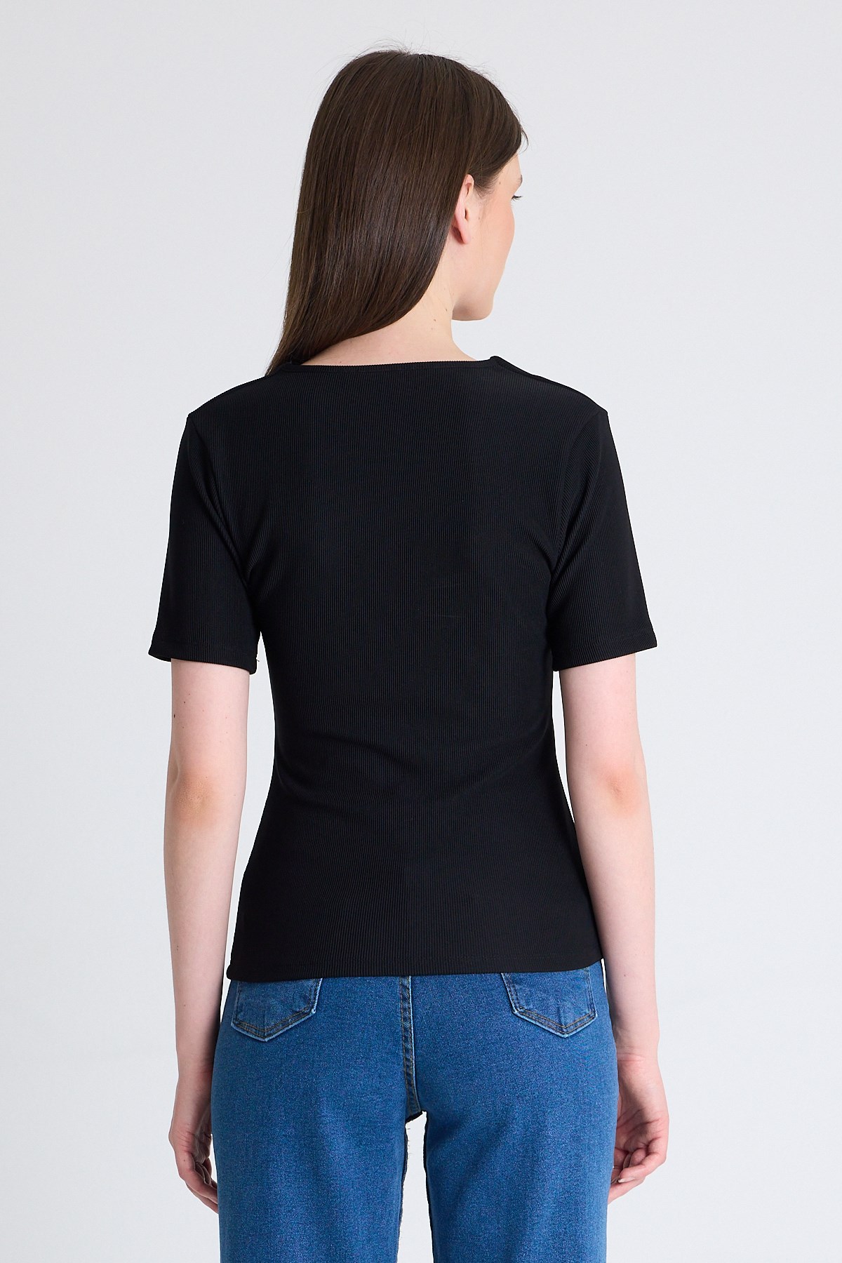 Siyah V Yaka Aksesuar Detaylı Slim Fit Tişört 9206M 5