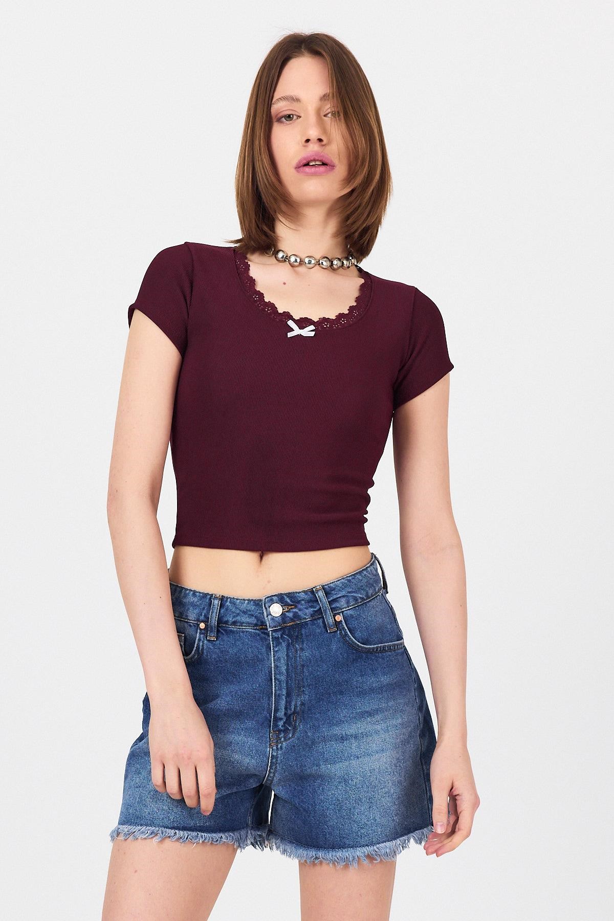Bordo Dantel Yaka Fiyonk Detaylı Crop Tişört 2207 7