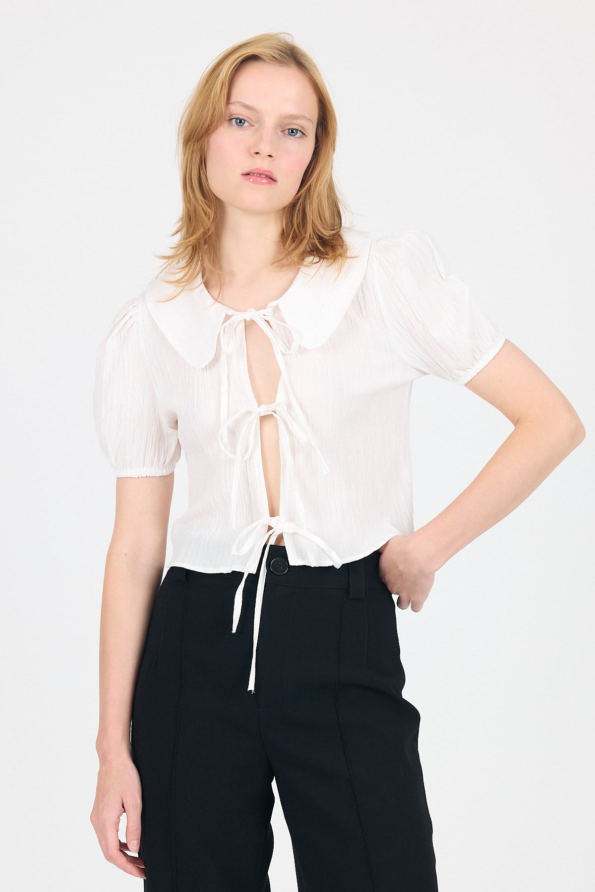 Beyaz Bağlama Detaylı Bebe Yaka Crop Bluz 8064 7