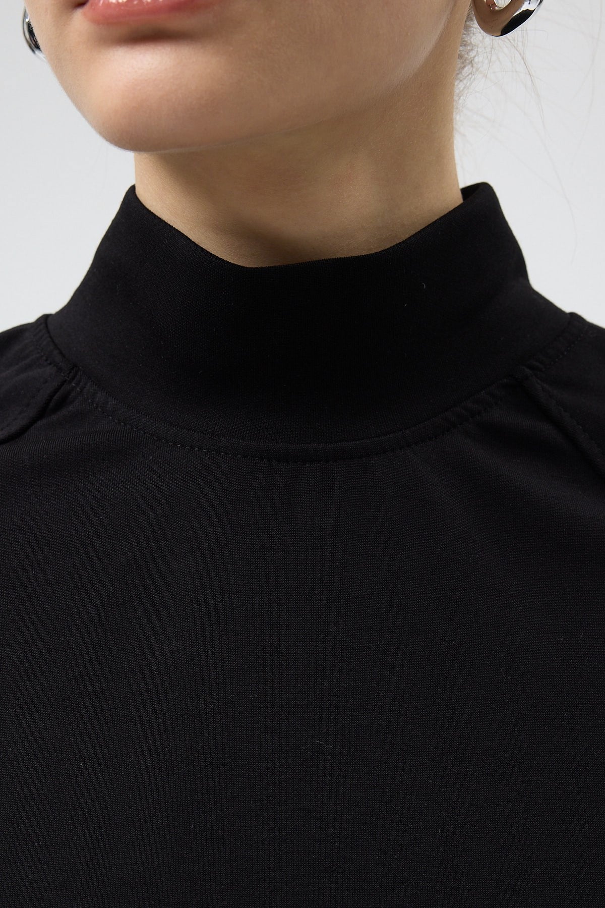 Siyah Dik Yaka Reglan Kol Kadın Sweat 8252A 4