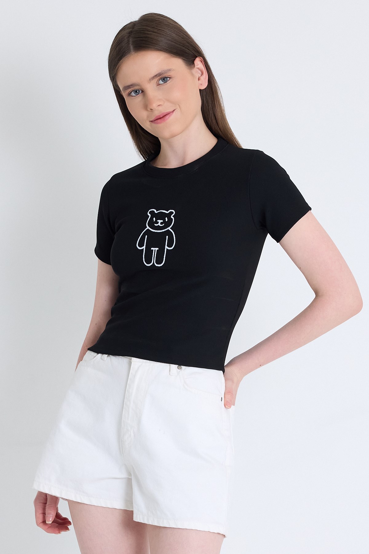 Siyah Ayıcık İşlemeli Slim Fit Crop Tişört 2217